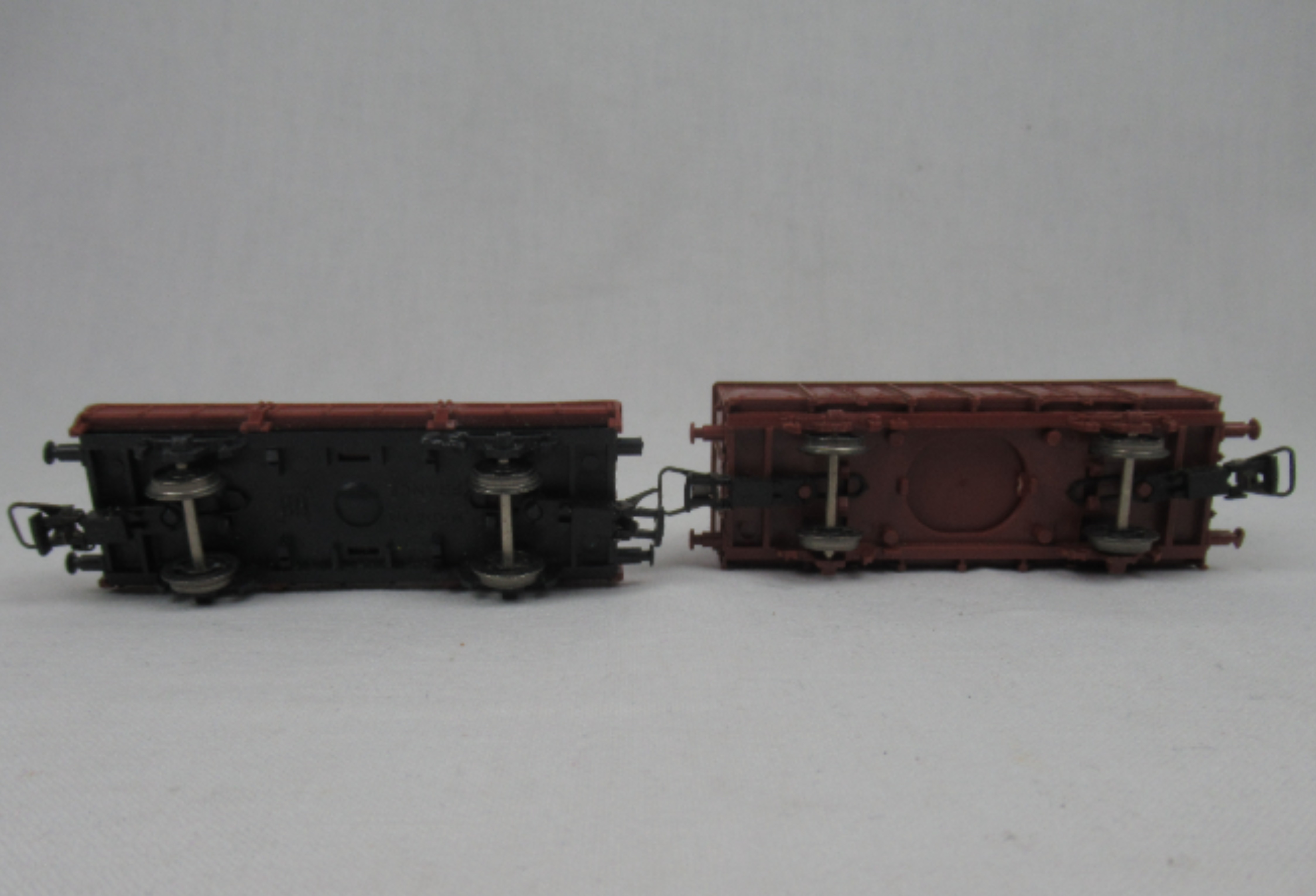 Voir photo 3 de Lot de deux wagons miniatures Lot de deux wagons miniatures Bon état - Vue 3 -