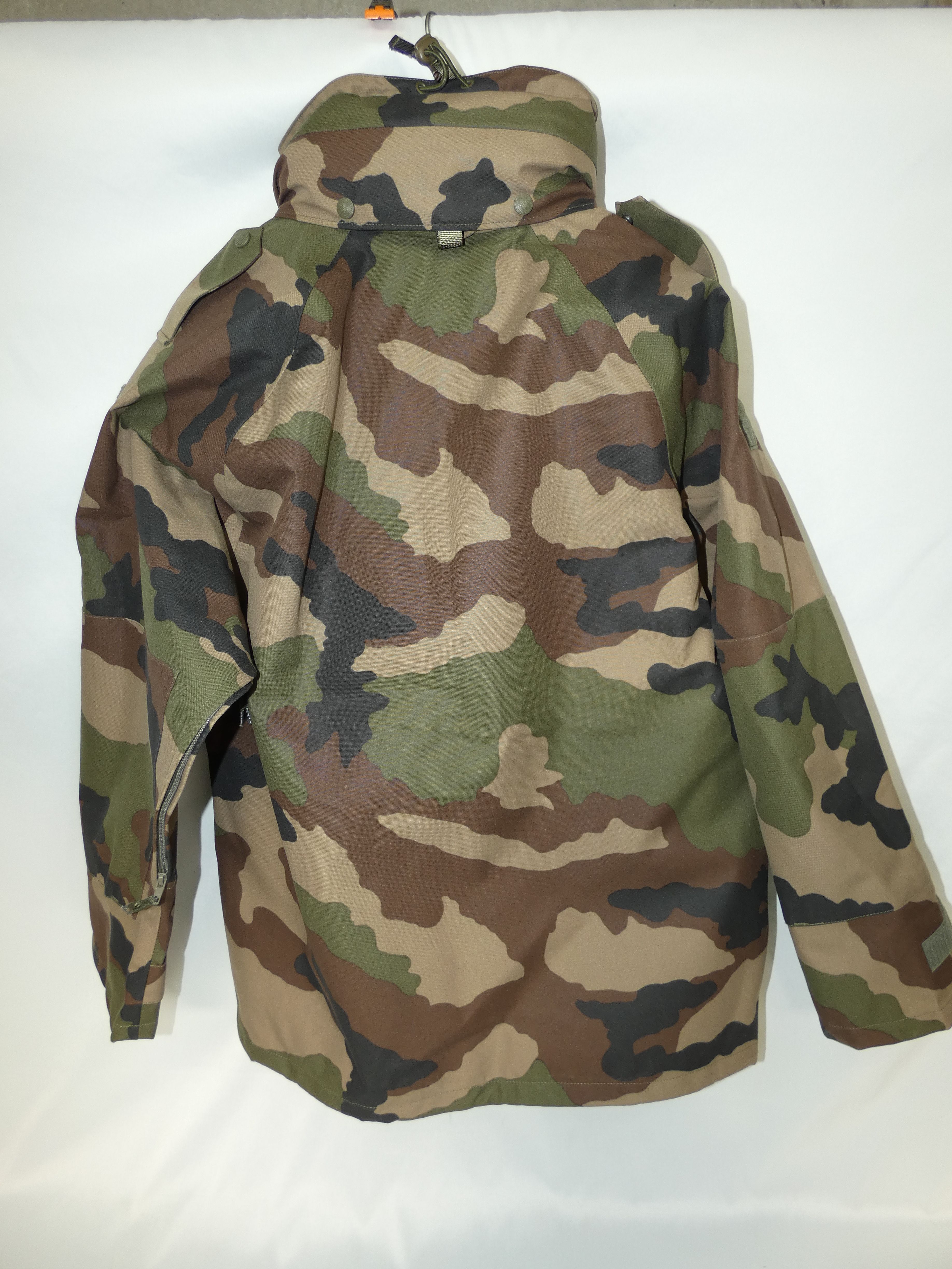 Voir photo 8 de Veste légère de terrain avec camouflage VTN T. L Veste légère de terrain avec camouflage VTN T. L Comme neuf - Vue 8 -