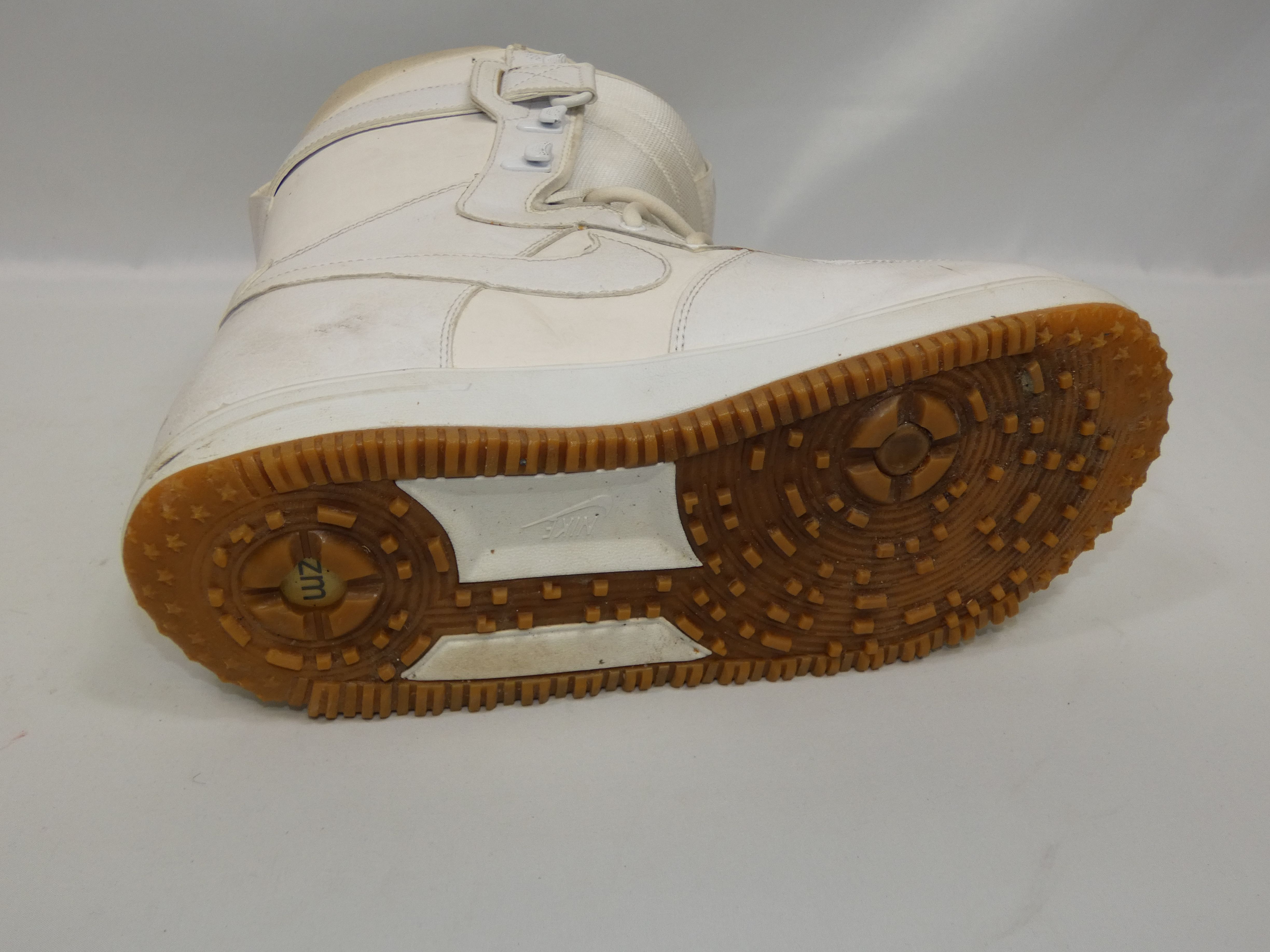 Bottes de Snowboard NIKE blanches Taille 45 Bon état - Vue 9 - 