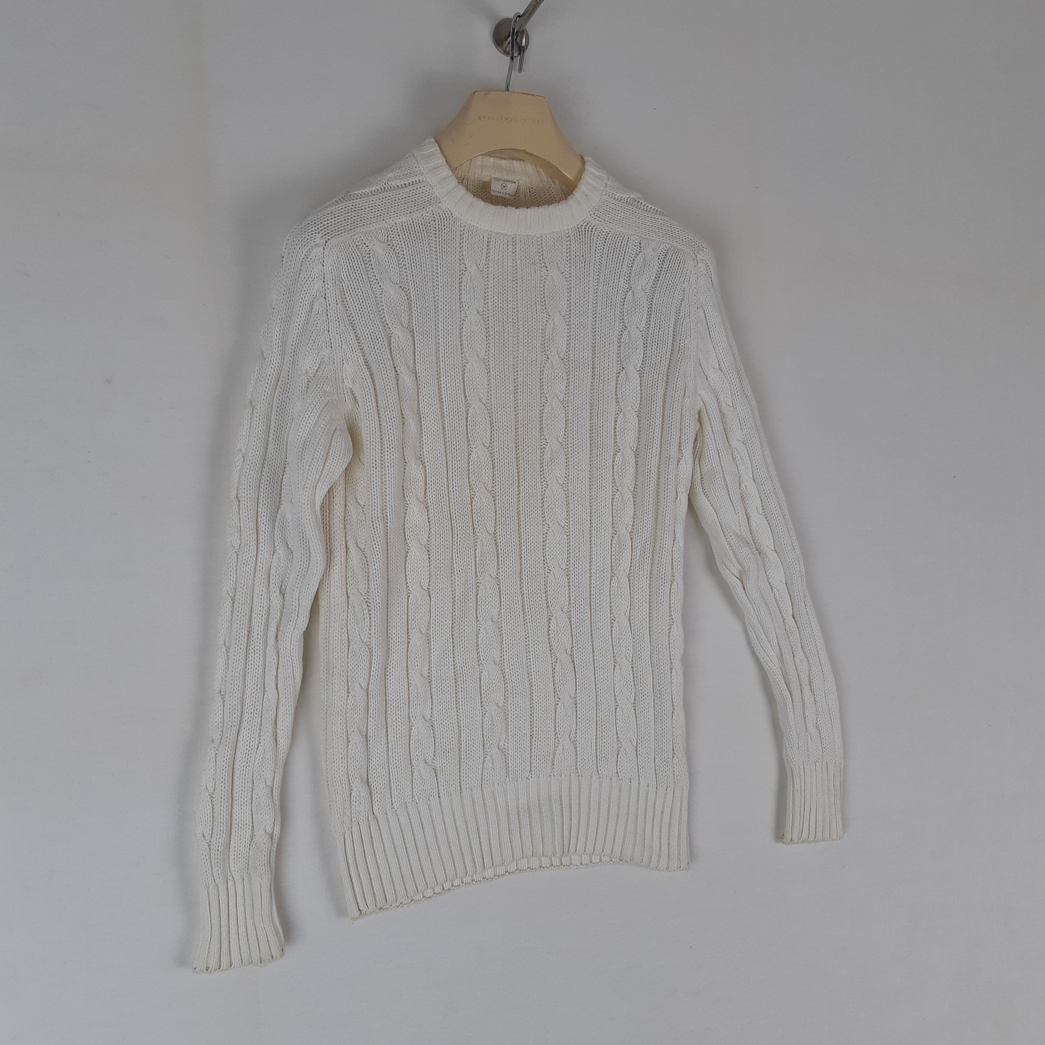Voir photo 3 de Sans Marque - Pull maille épaisse écrue à torsades - Taille M mesures Poitrine= 42 Longueur= 61 Sans Marque - Pull maille épaisse écrue à torsades - Taille M mesures Poitrine= 42 Longueur= 61 Très bon état - Vue 3 -