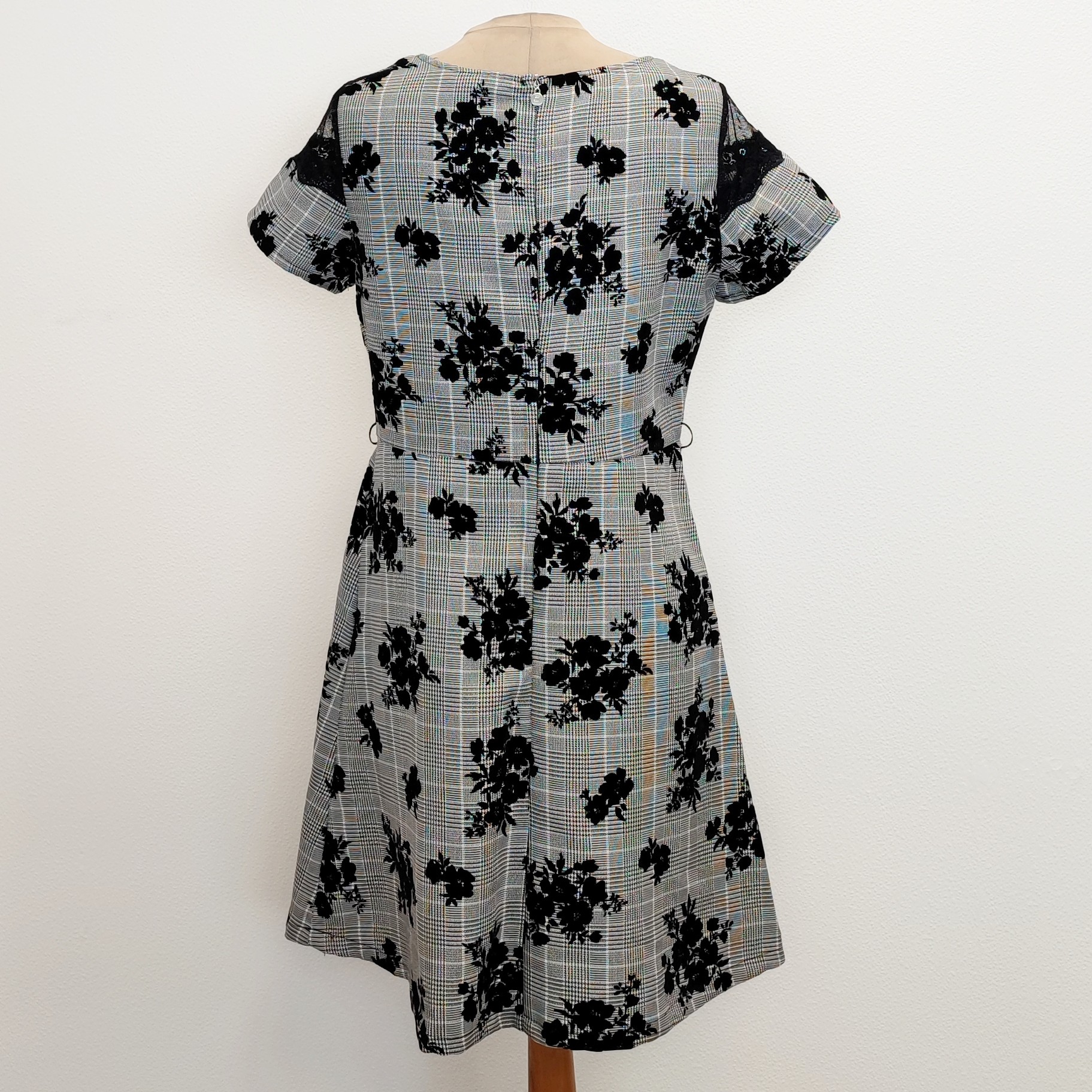 Voir photo 3 de JUS D'ORANGE - Robe fleurie - XL - Femme JUS D'ORANGE - Robe fleurie - XL - Femme Très bon état - Vue 3 -