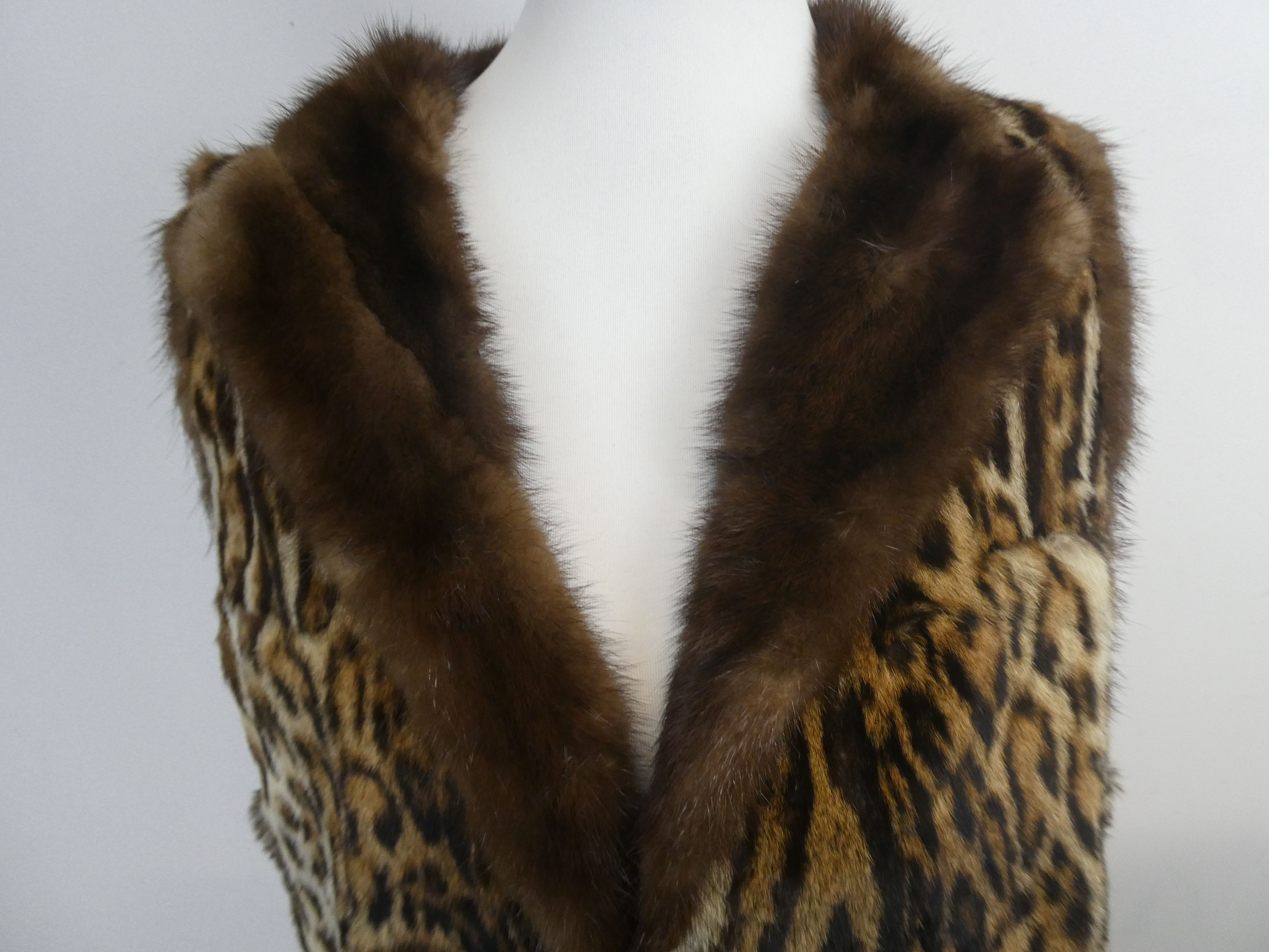 Gilet en fourrure motif léopard sans manches - Photo 4