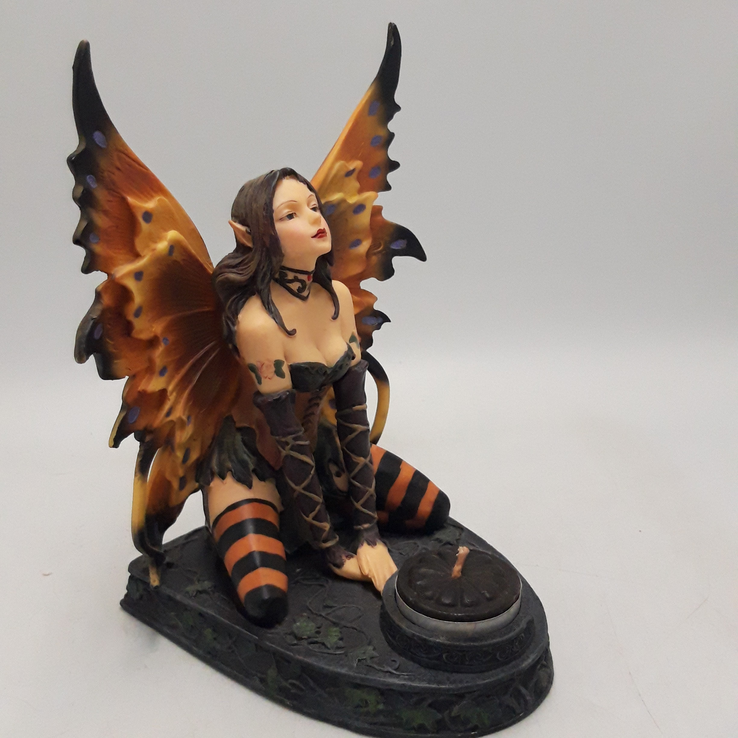 Voir photo 2 de Figurine de fée Avec emplacement pour bougie Figurine de fée Avec emplacement pour bougie Bon état - Vue 2 -