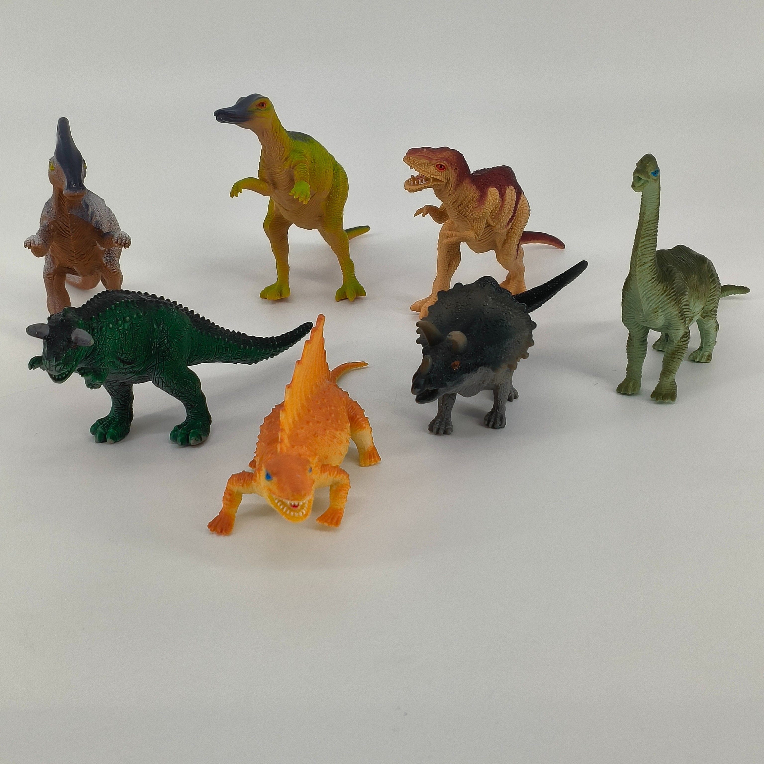 Voir photo 2 de Lot de sept figurines dinosaures Lot de sept figurines dinosaures - Vue 2 -