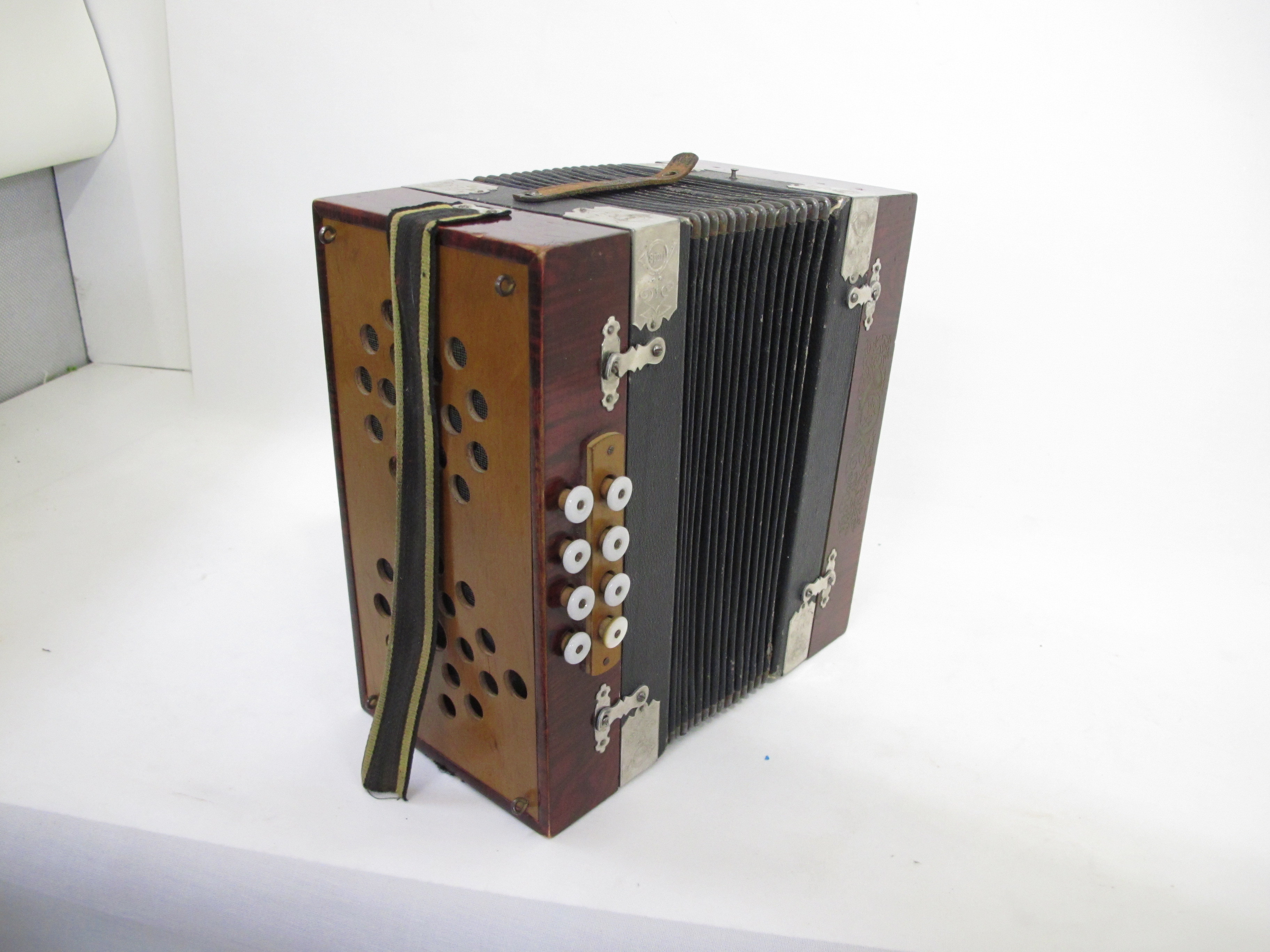 Accordéon diatonique ancien de la marque corneta - Photo 1