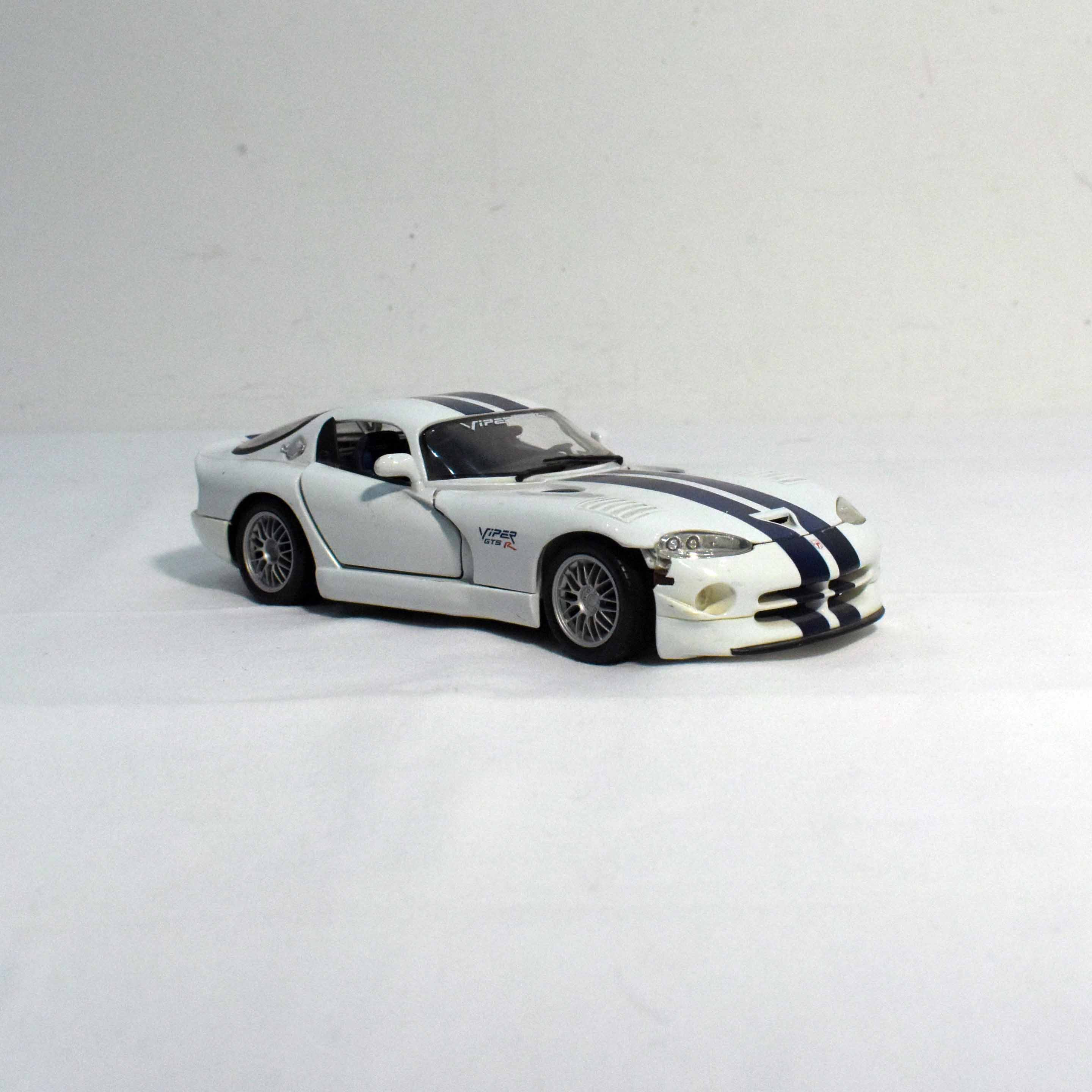 Modèles Réduits 1/18eme - Maisto® - Dodge Viper GT2 & Jaguar Mark II  - Vue 3 - 