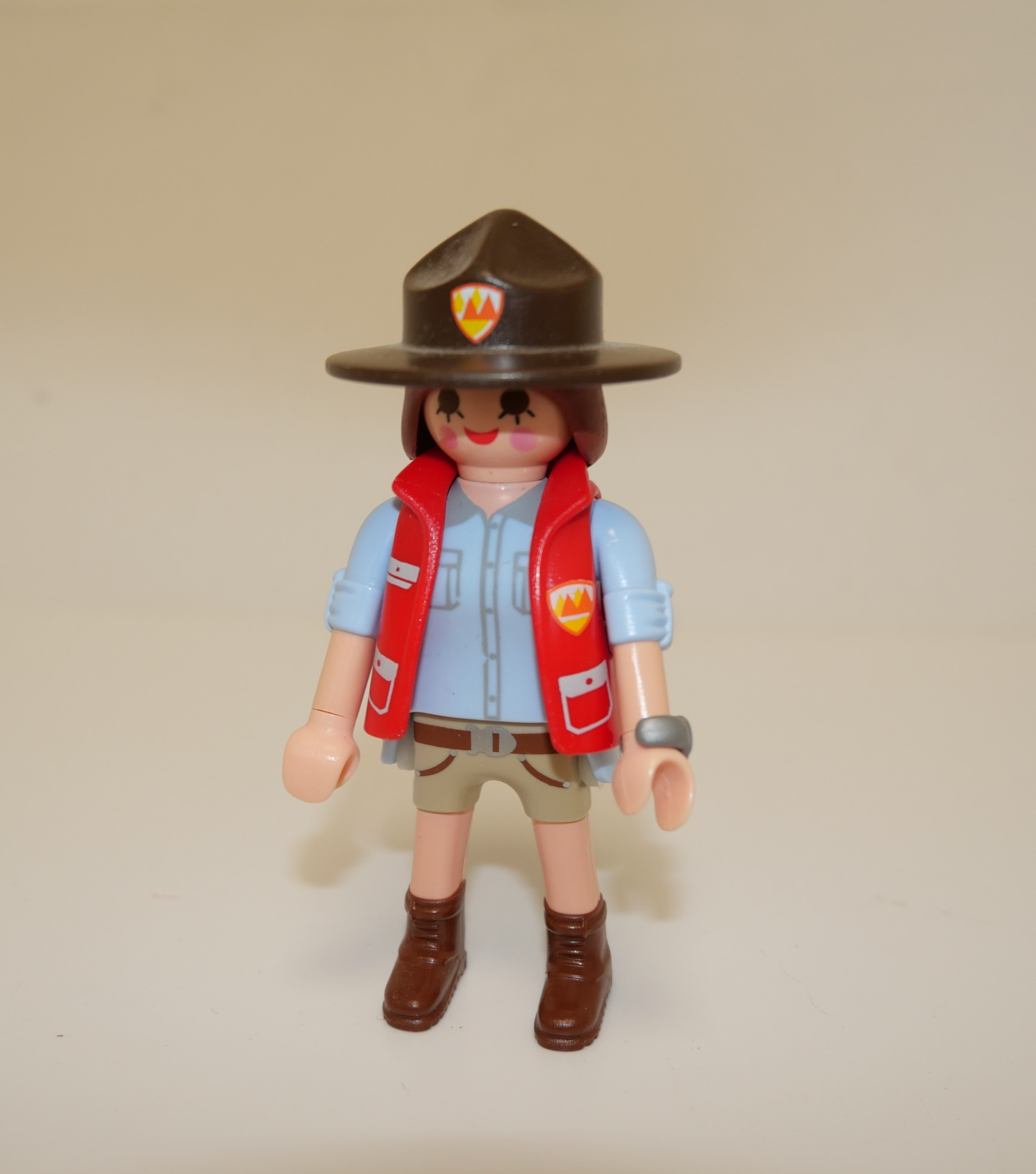 Voir photo 4 de Lot de 17 personnages Playmobil GEOBRA Lot de 17 personnages Playmobil GEOBRA Bon état - Vue 4 -