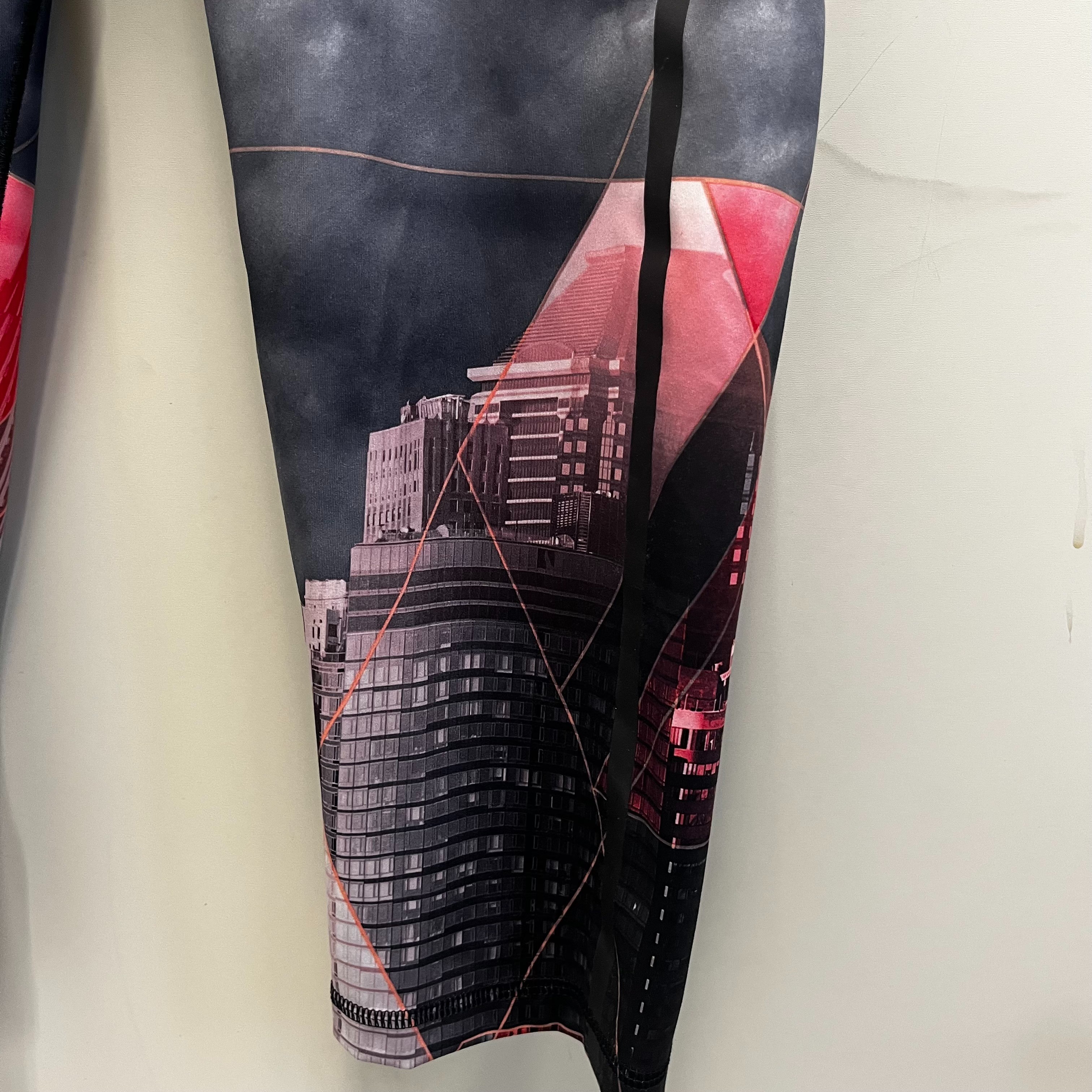 Pantacourt leggings de sport pour femme, Adidas, taille M - Très bon état - Photo 4