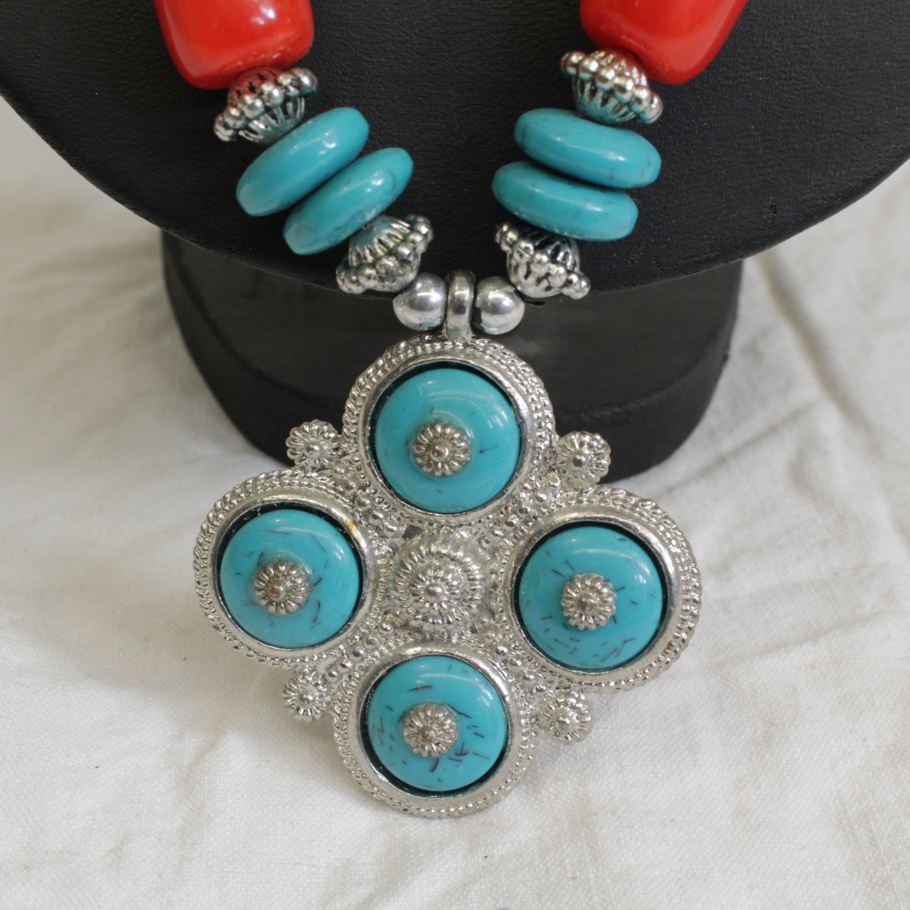 Collier turquoise Très bon état - Vue 2 - 