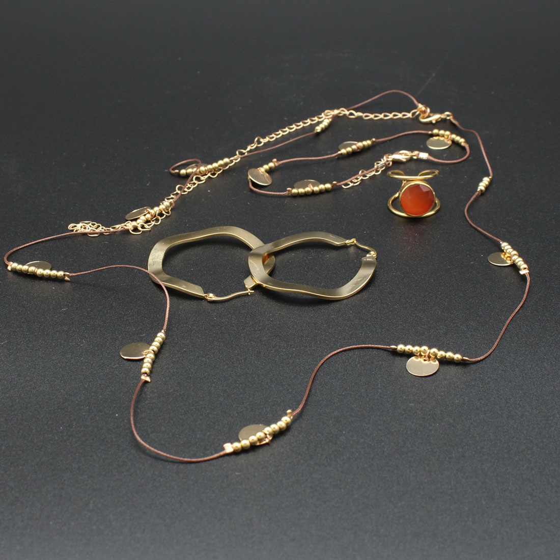 Sautoir bracelet bague boucles d'oreille en métal doré Bon état - Vue 2 - 