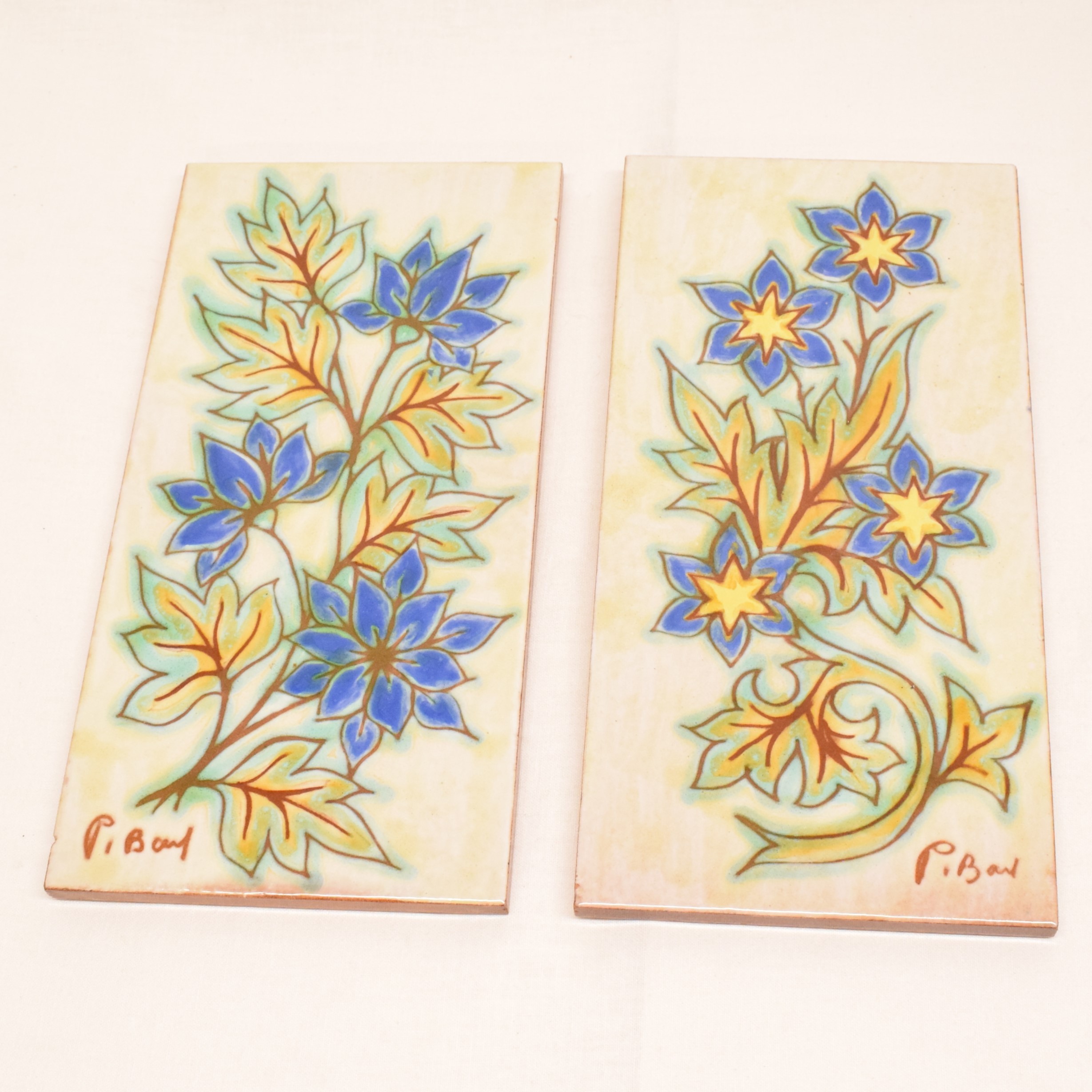 Duo de carreaux de céramique décor floral Signées P. Bay St VICENS Perpignan  Bon état -  reconditionné disponible sur Label Emmaüs