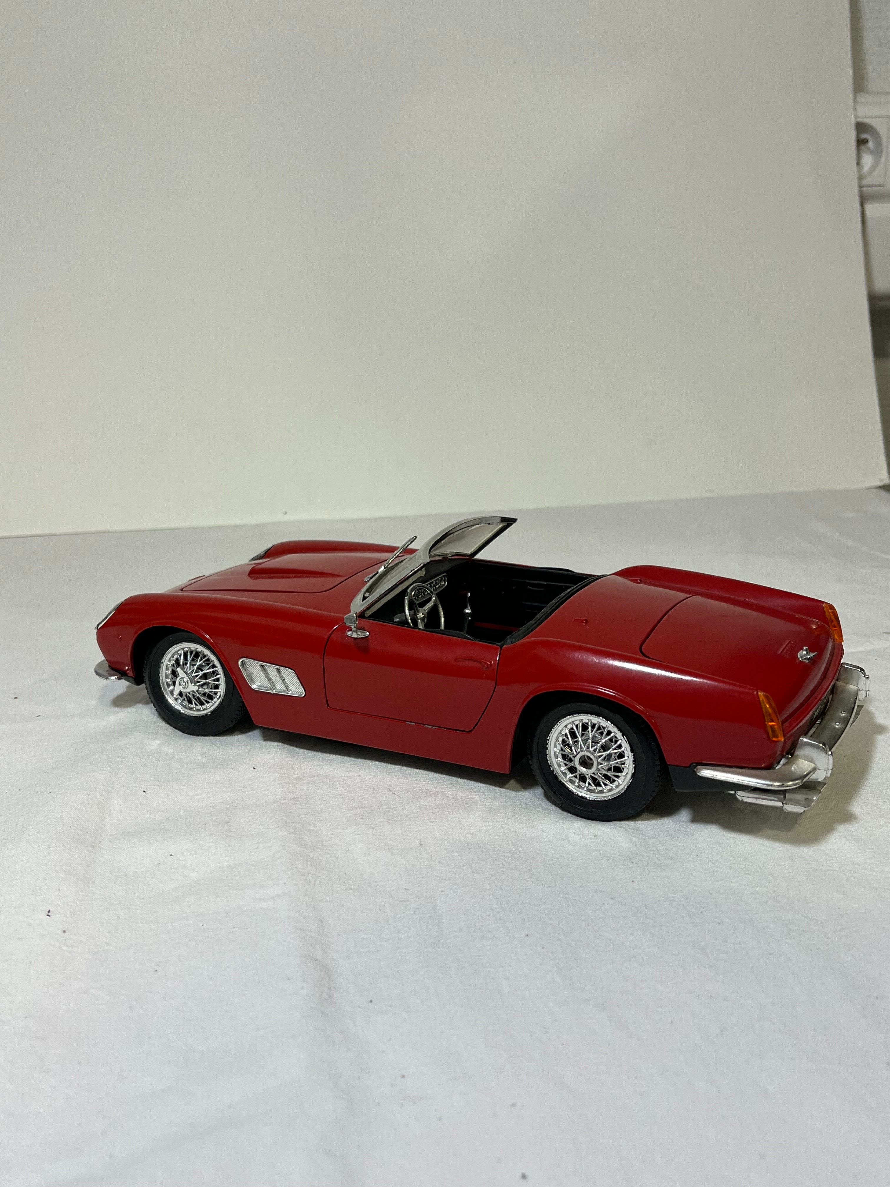 Voiture de collection "Ferrari" (TG21) Très bon état - Vue 3 - 