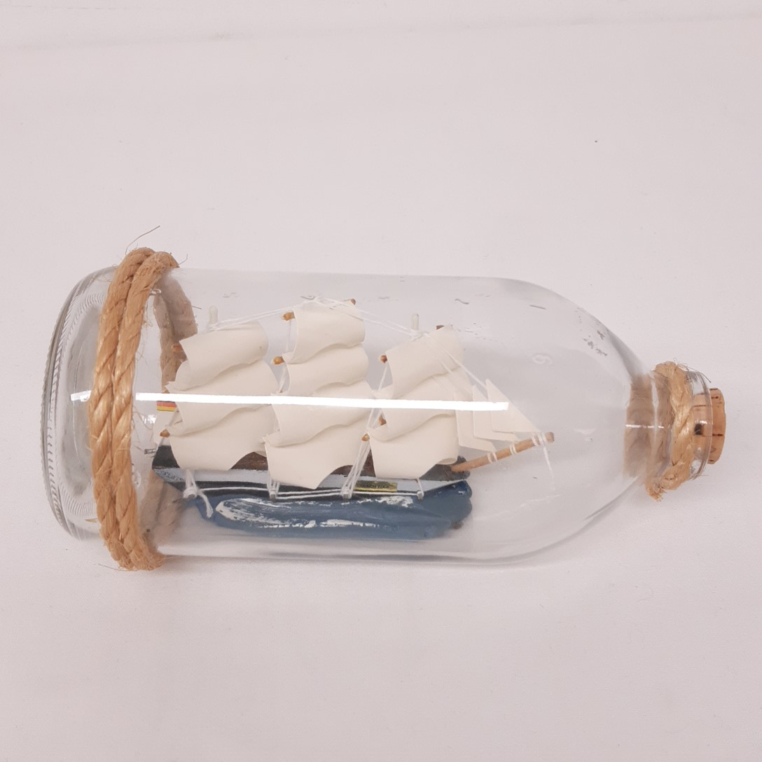 Bateau en bois Gorch Fock en bouteille - Photo 1