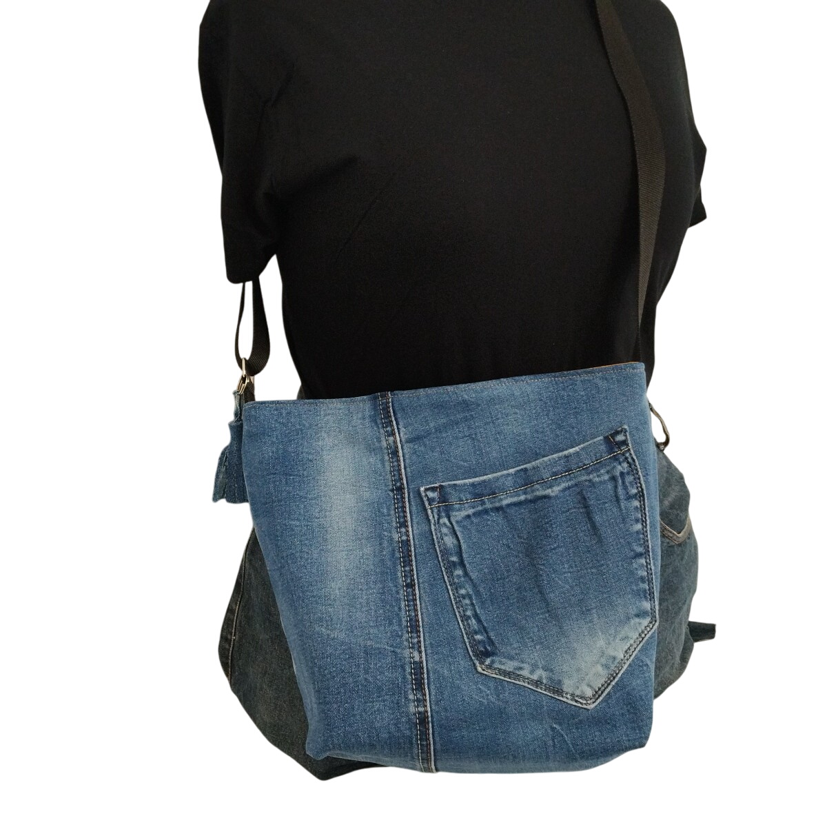 Sac à main en jean et tissu recyclé Comme neuf -  reconditionné disponible sur Label Emmaüs