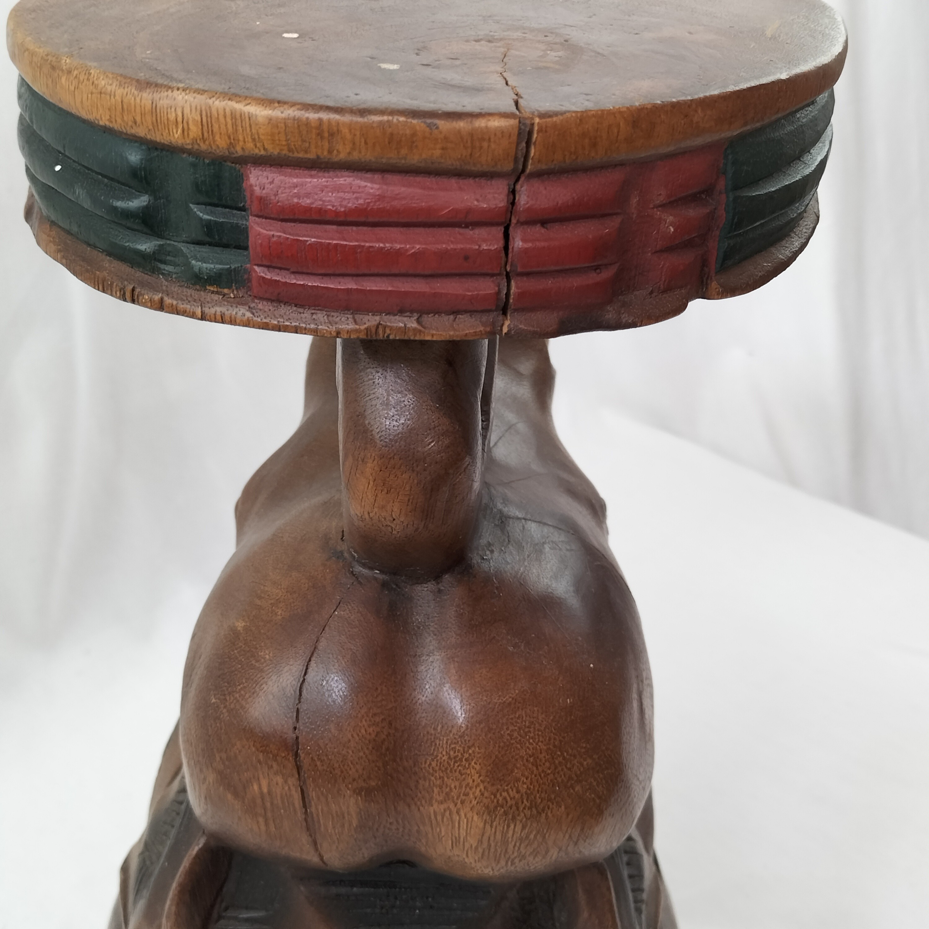 Magnifique tabouret porte plante éléphant sculpté en bois et peint à la main. - Photo 8