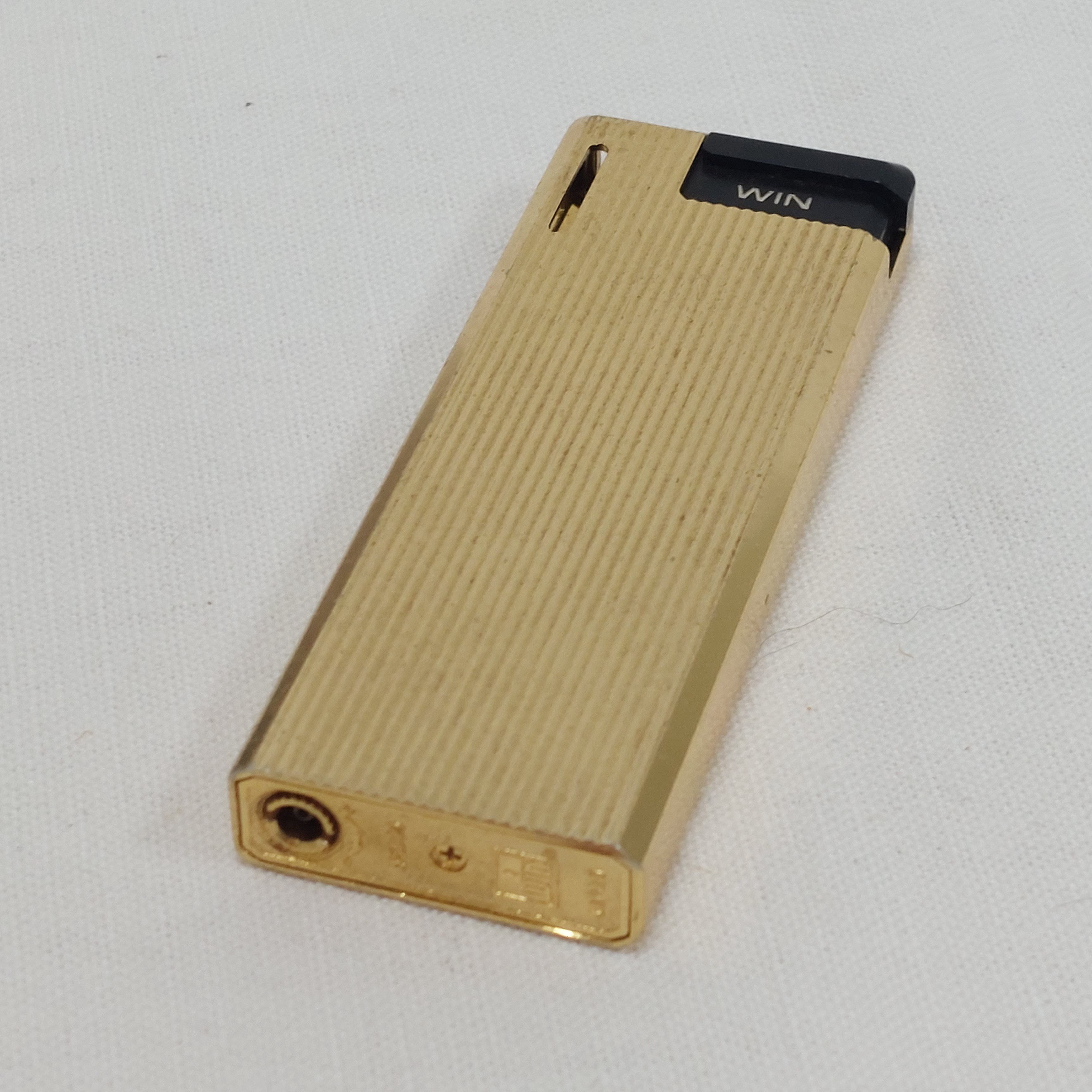 Briquet de collection - Win international- world-wide service - numéroté 50 - made in Japan Bon état - Vue 3 - 