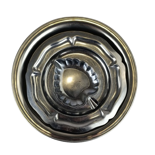 2 plateaux en inox + 1 coupelle en forme de coeur en inox - Photo 1