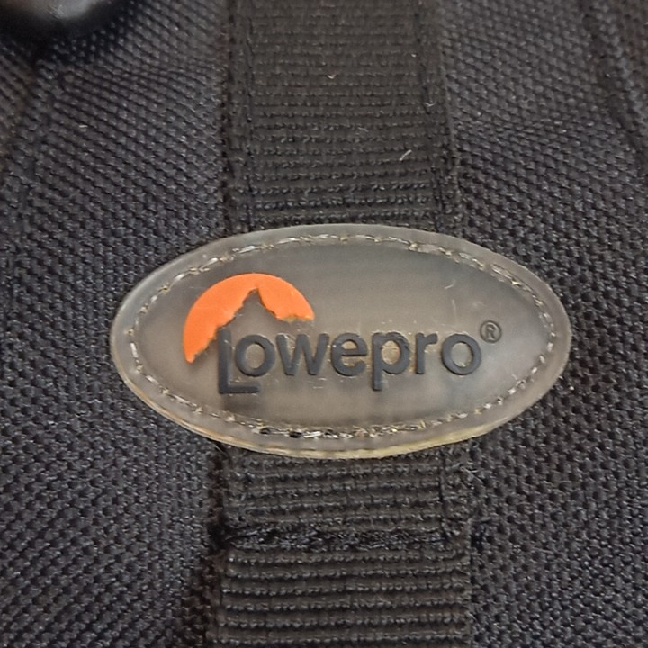 Sacoche rembourrée Lowepro EX 120 pour appareil photo - Noir - Poches latérales Film ou numérique-Petit-moyen Comme neuf - Vue 14 - 