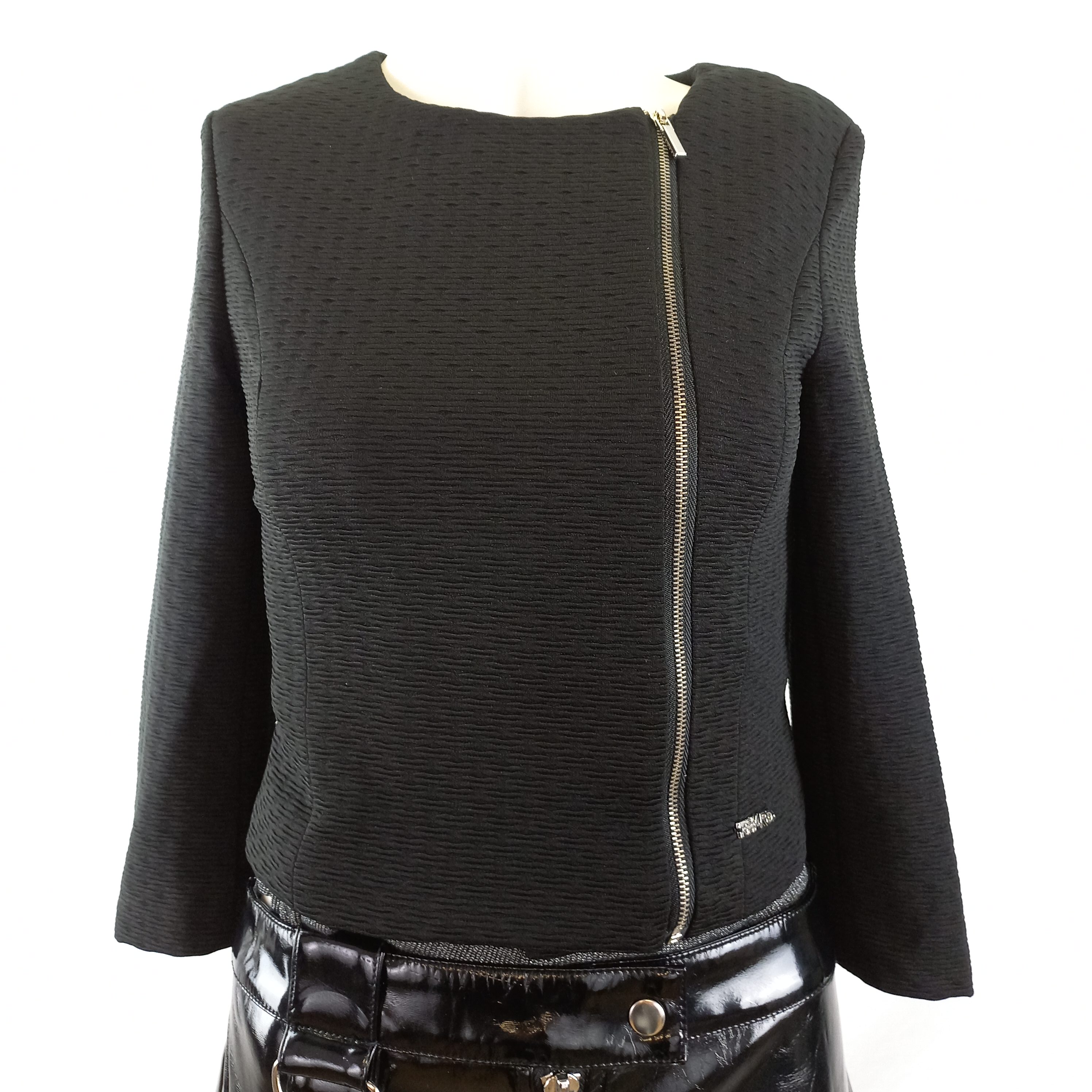 Voir photo 2 de Veste courte style boléro, noire, manches 3/4 - Phard - T.XS Veste courte style boléro, noire, manches 3/4 - Phard - T.XS - Vue 2 -