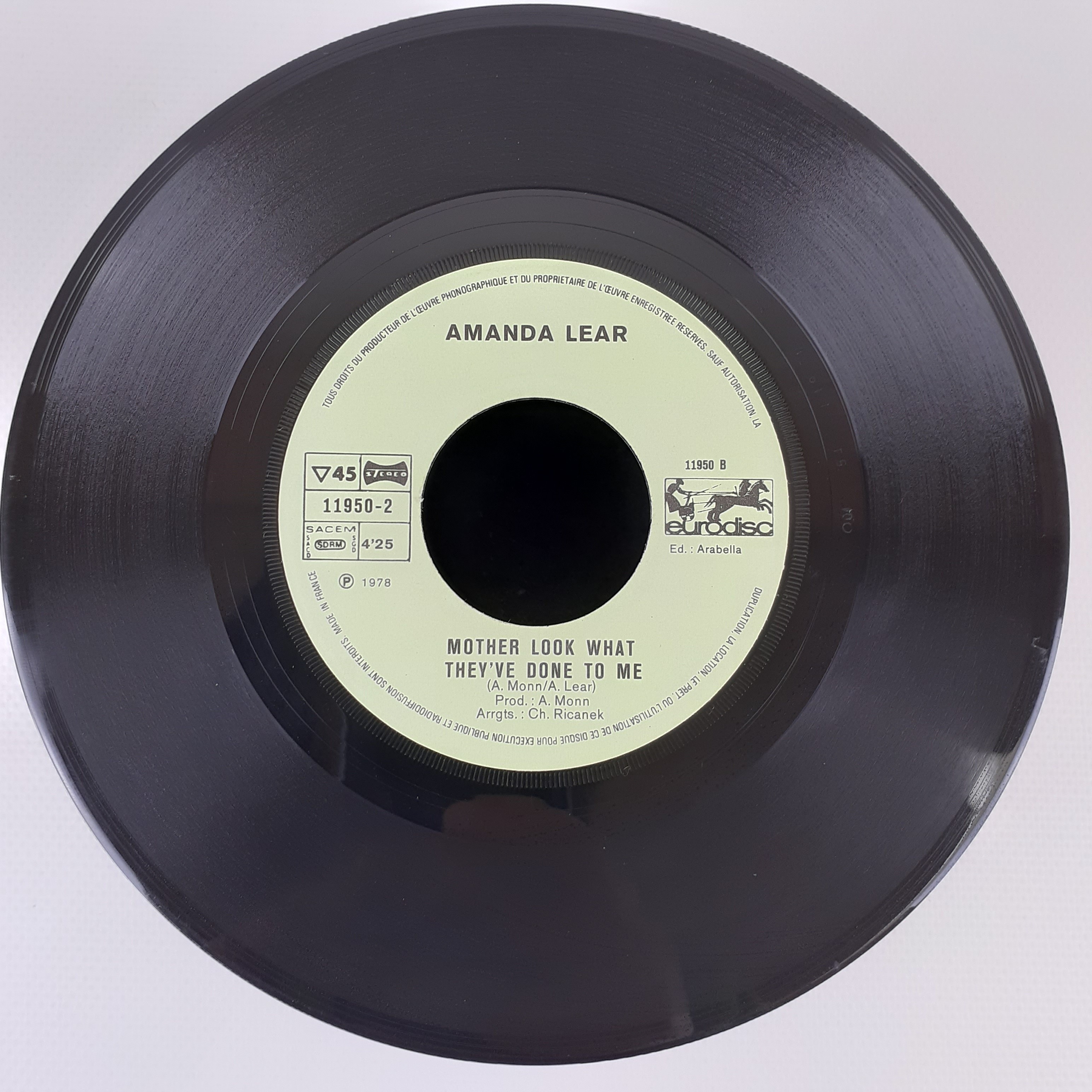Voir photo 3 de Amanda Lear – Follow Me 1978 Amanda Lear – Follow Me 1978 Très bon état - Vue 3 -