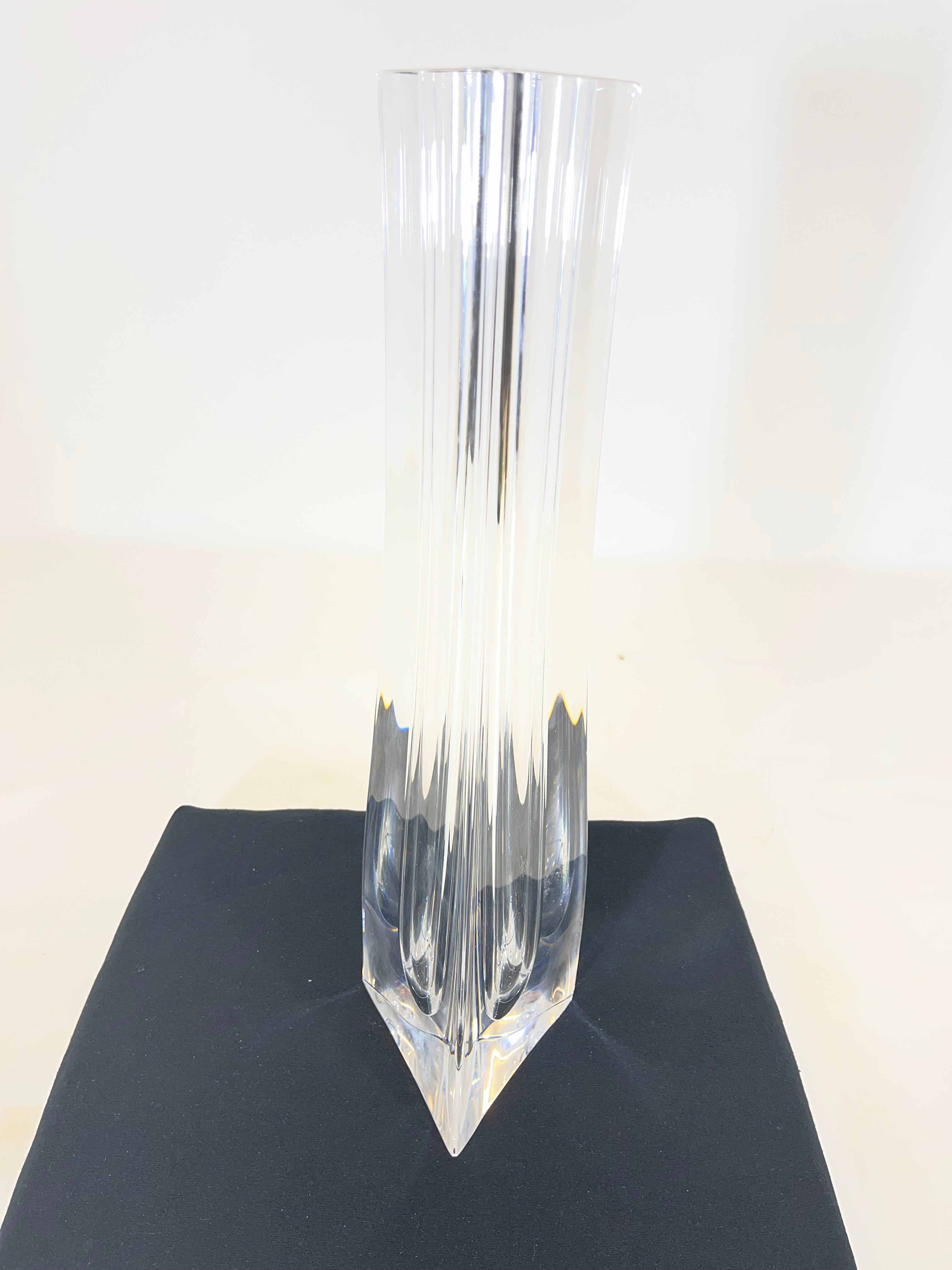 Voir photo 3 de Vase en cristal transparent de sèvres annees 70 Vase en cristal transparent de sèvres annees 70 Très bon état - Vue 3 -