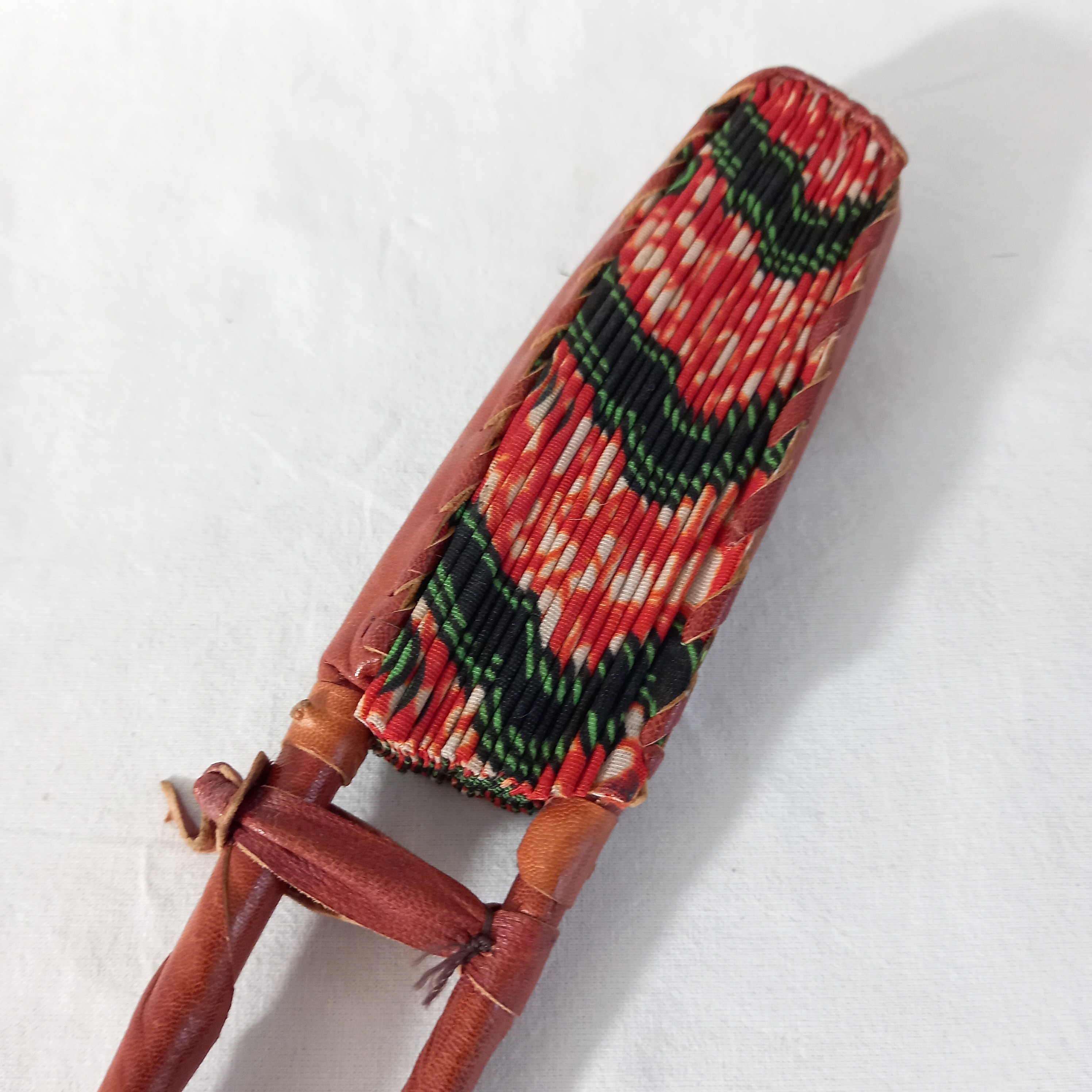 Eventail Africain circulaire, en bois, cuir et wax Bon état - Vue 4 - 
