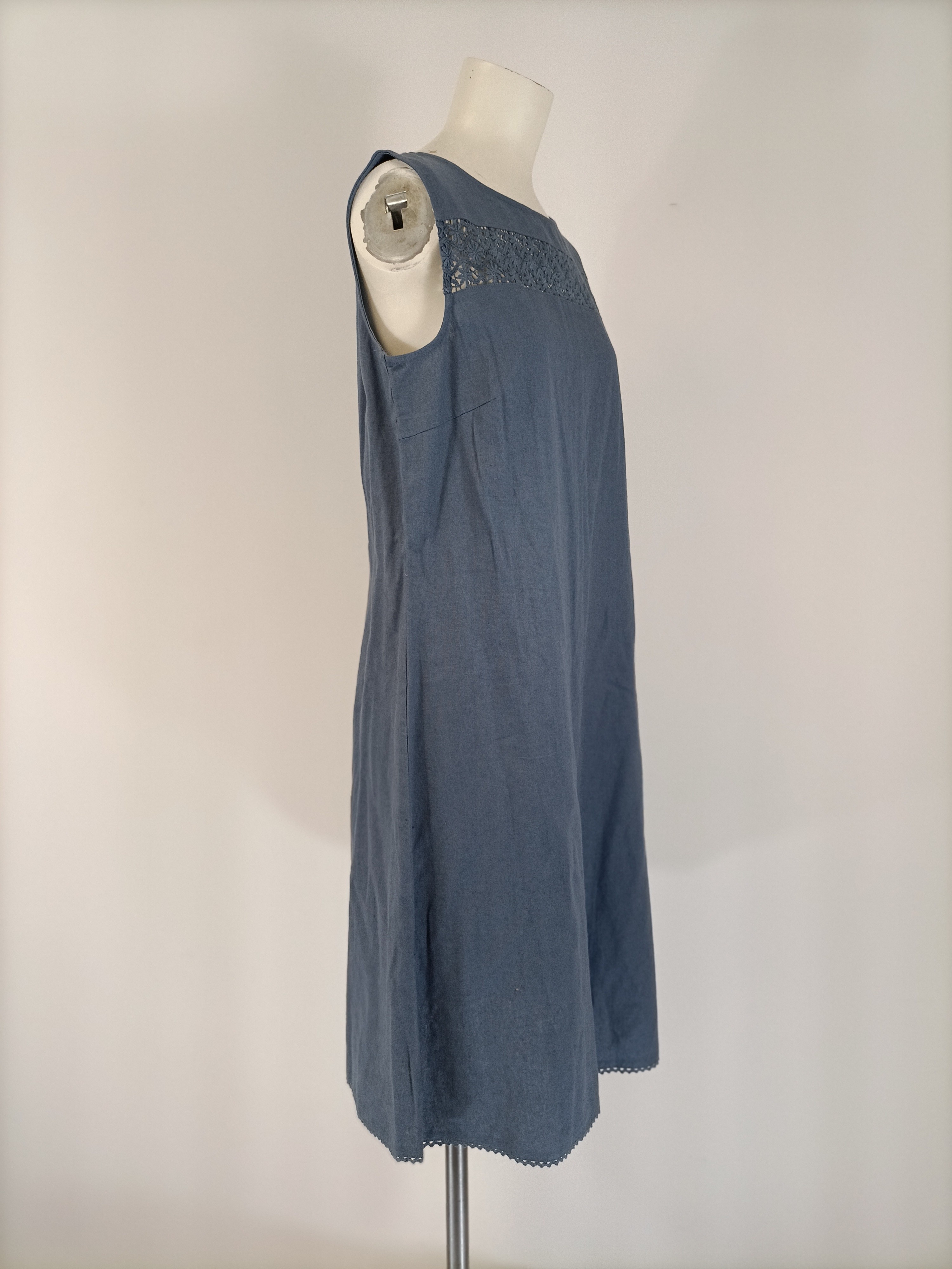 Robe grise sans manches maille légère détail brodé coupe fluide Taille L - 40 Comme neuf - Vue 6 - 