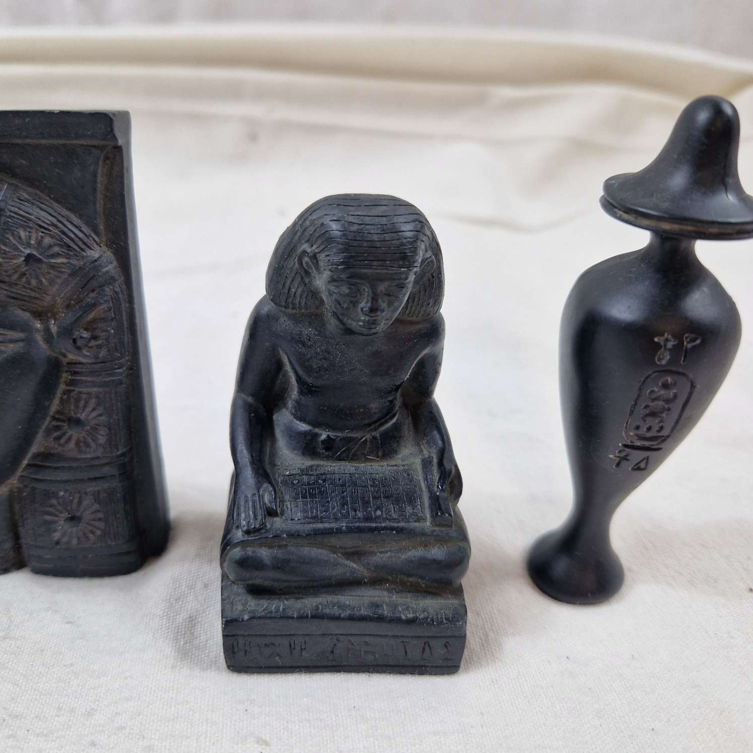Petit lot de statuettes égyptiennes en résine - Photo 3