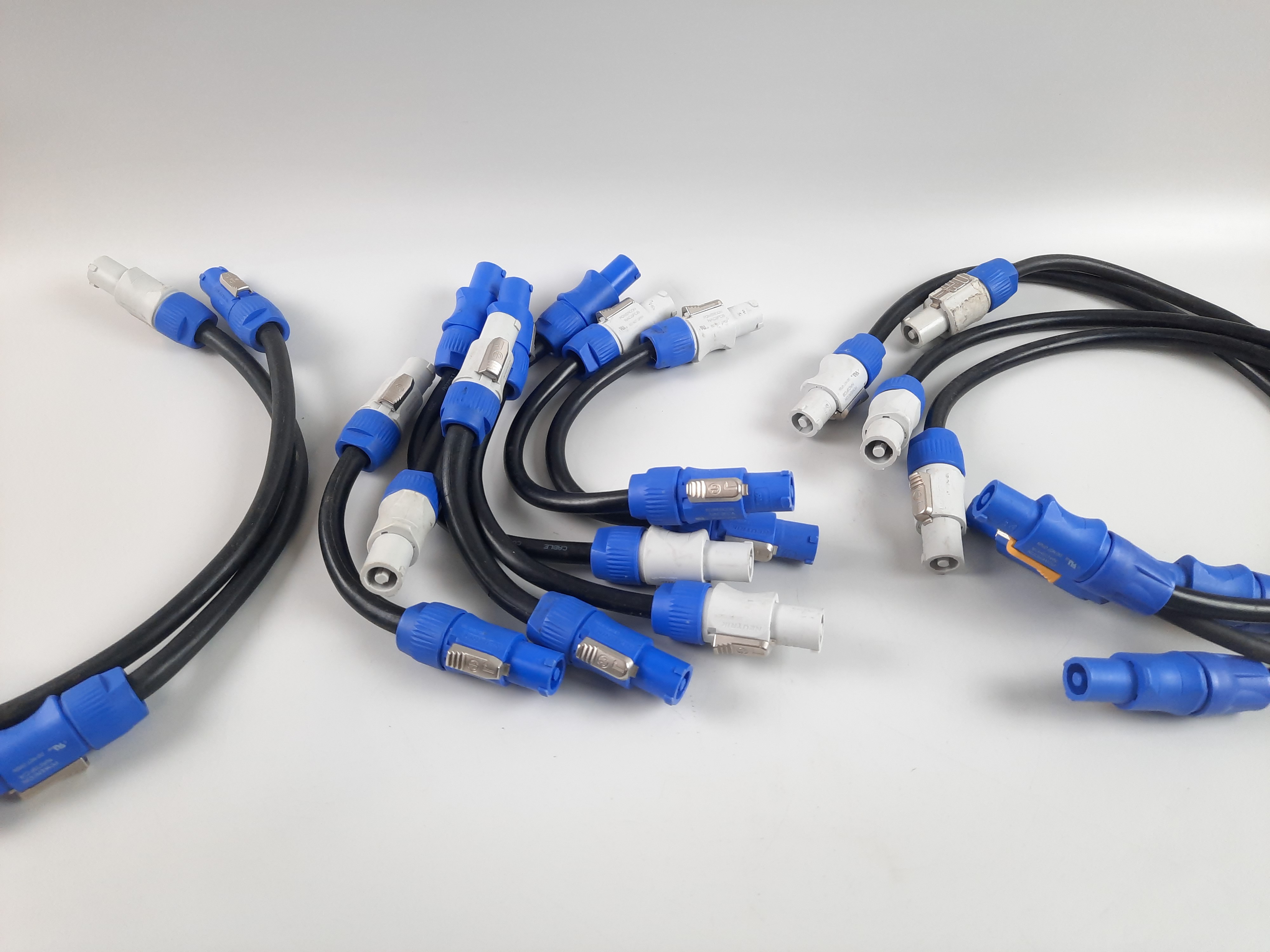 Lot De 13 Raccords Pour Enceinte Neutrik. 3 Tailles Différente.
