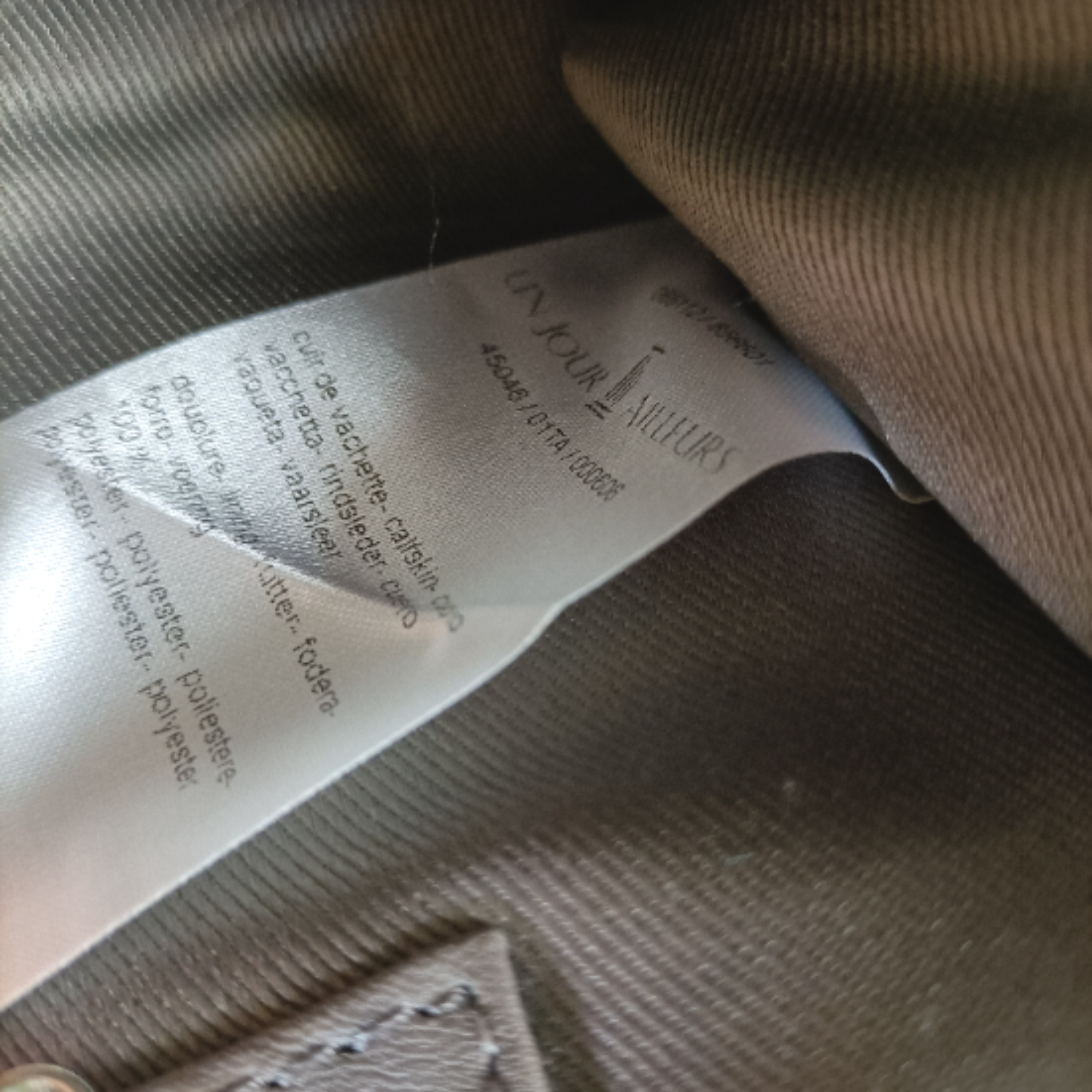Sac bandoulière en cuir de vachette gris taupe - Un jour ailleurs - Photo 8