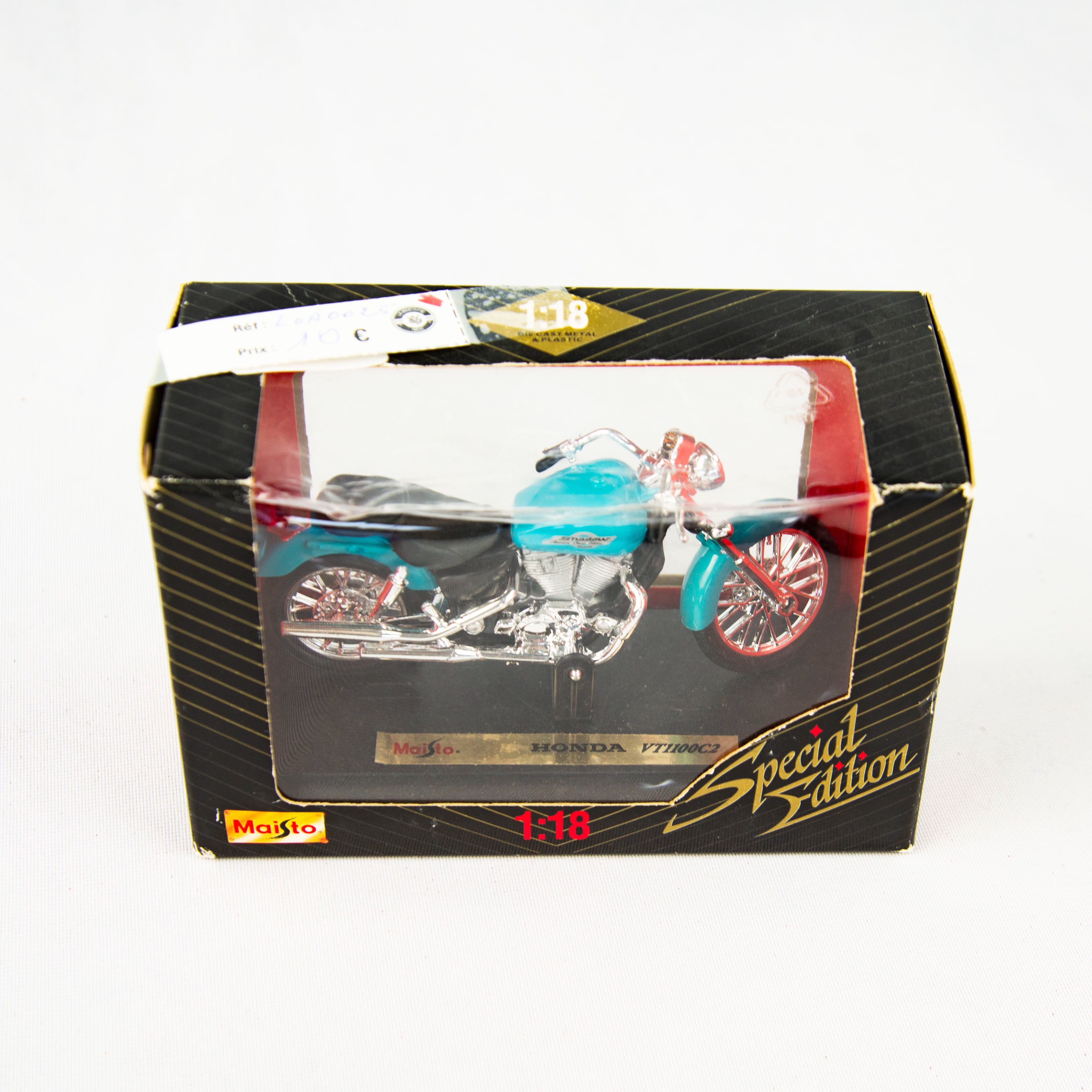 Moto miniature de collection Maisto 1:18 Honda VT1100C2 sous blister bleu ciel en pastique et en métal Bon état - Vue 4 - 