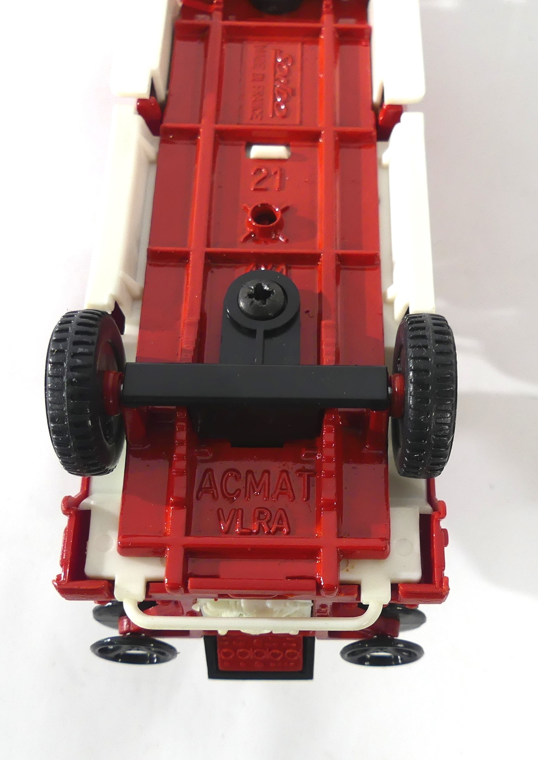 Miniature 4X4 " Marins Pompier- Acmat VLRA Fire" Echelle 1/21  - Vue 3 - 