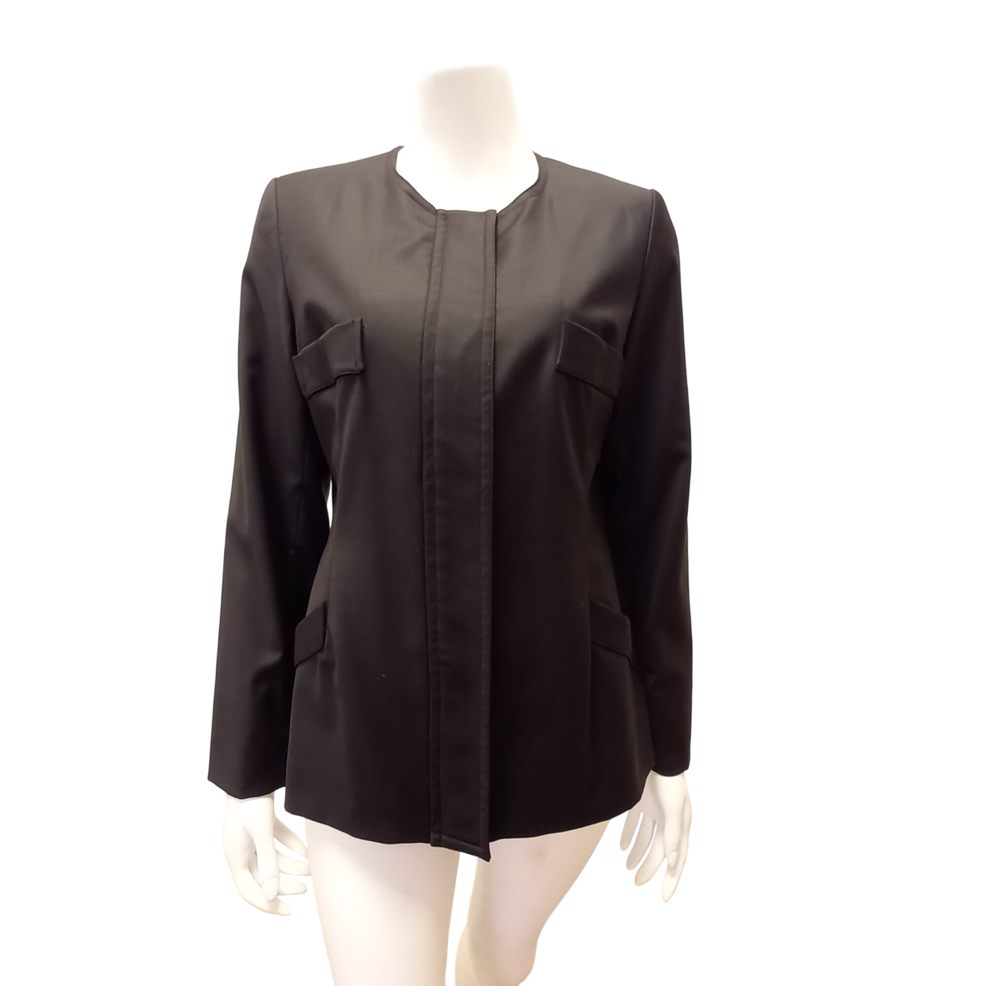 Acheter Veste noire femme. Longchamp T.42 - 120,00 € Veste noire femme. Longchamp T.42 - reconditionné disponible sur Label Emmaüs