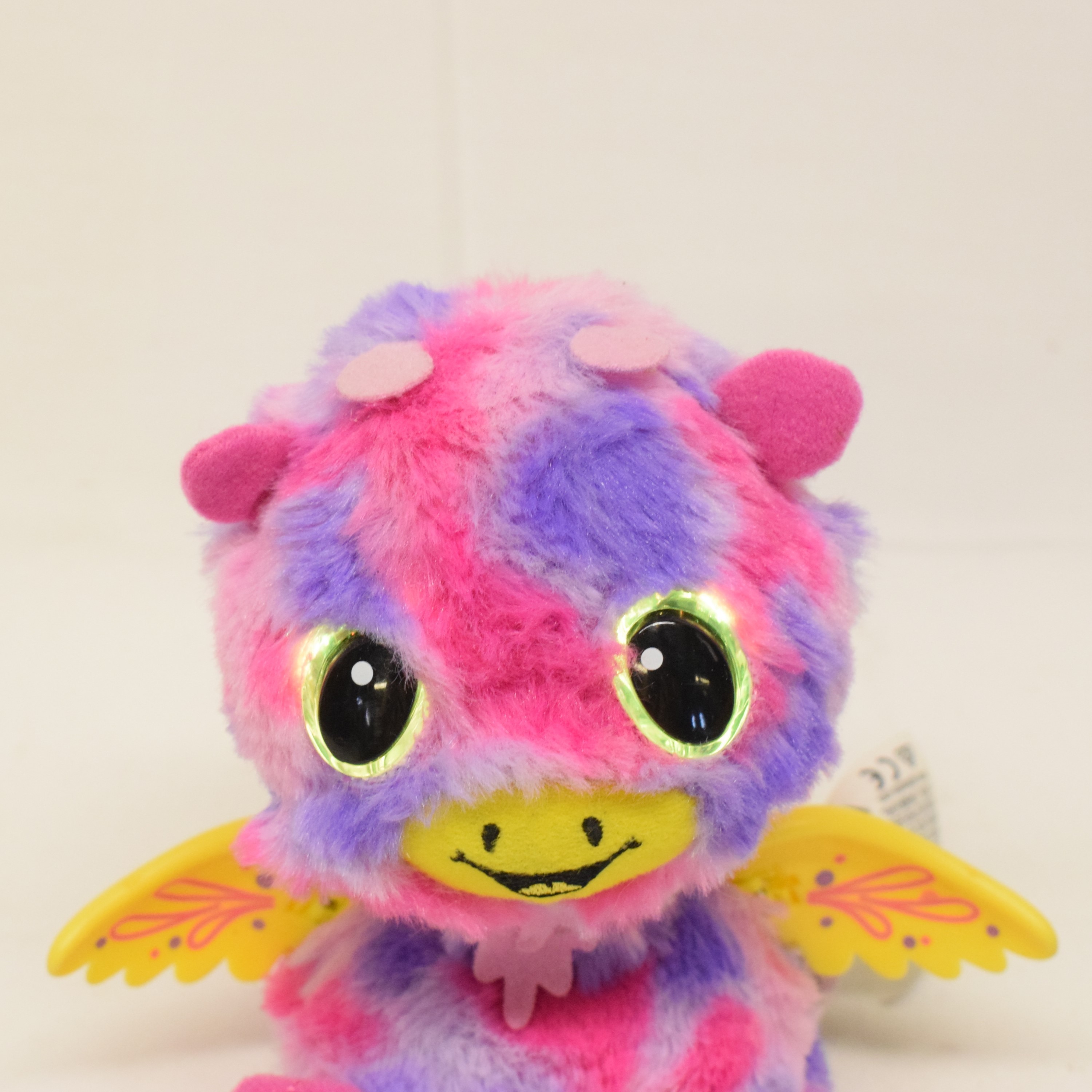 Voir photo 3 de Bébé dragon rose sonore et animé Hatchimals Bébé dragon rose sonore et animé Hatchimals - Vue 3 -