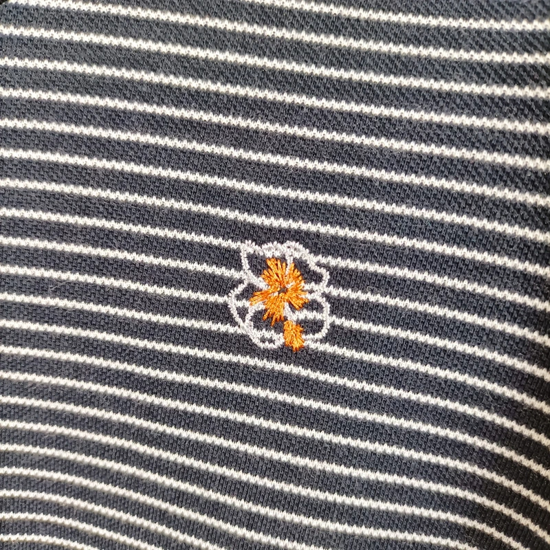 T-shirt rayé bleu marine Bleu Isle Bleu taille M, coton, broderies fleurs orange et col rond Très bon état - Vue 3 - 