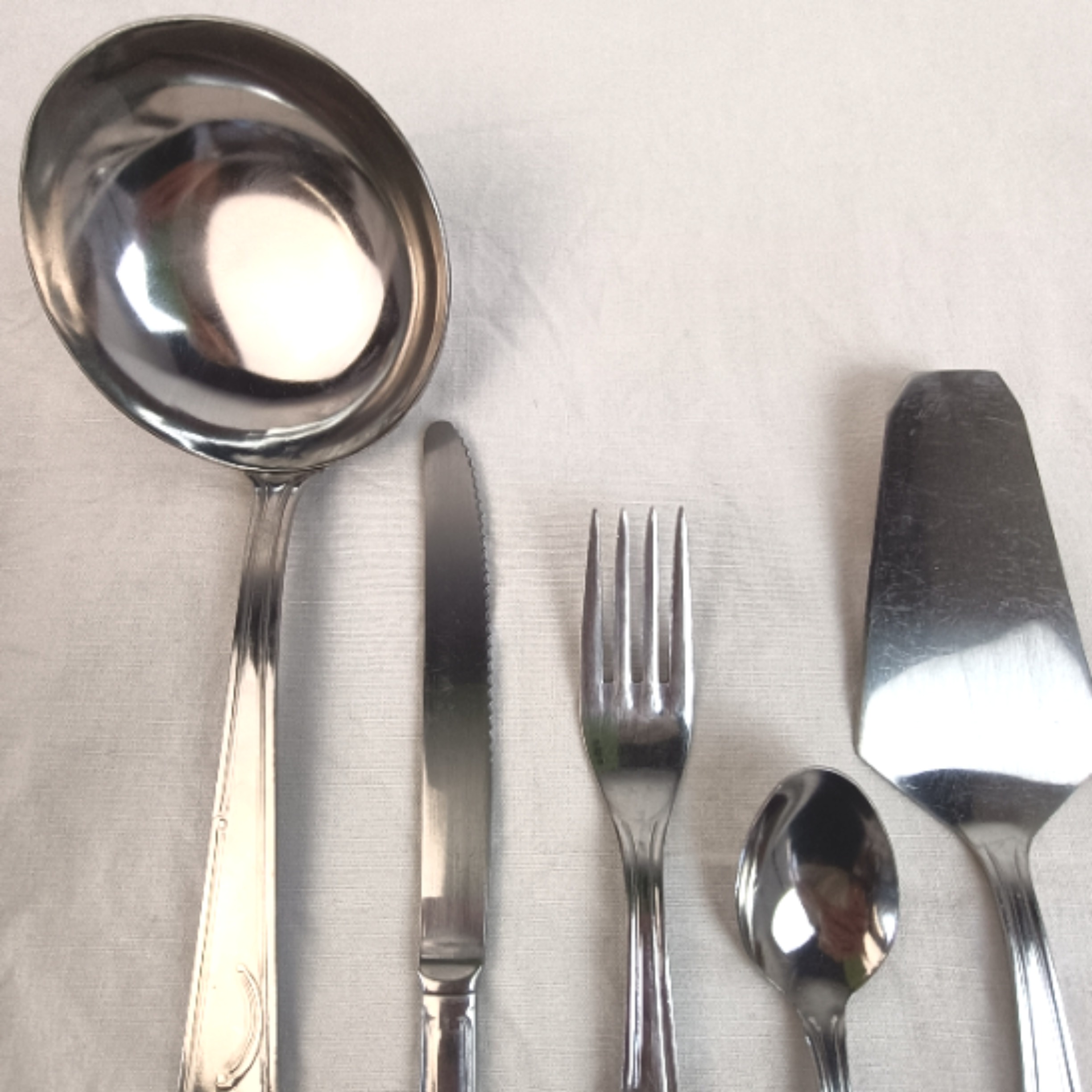 Coffret à ménagère double tiroirs fleuri Vintage + ménagère 62 pièces (inox) - Bon état - Photo 8