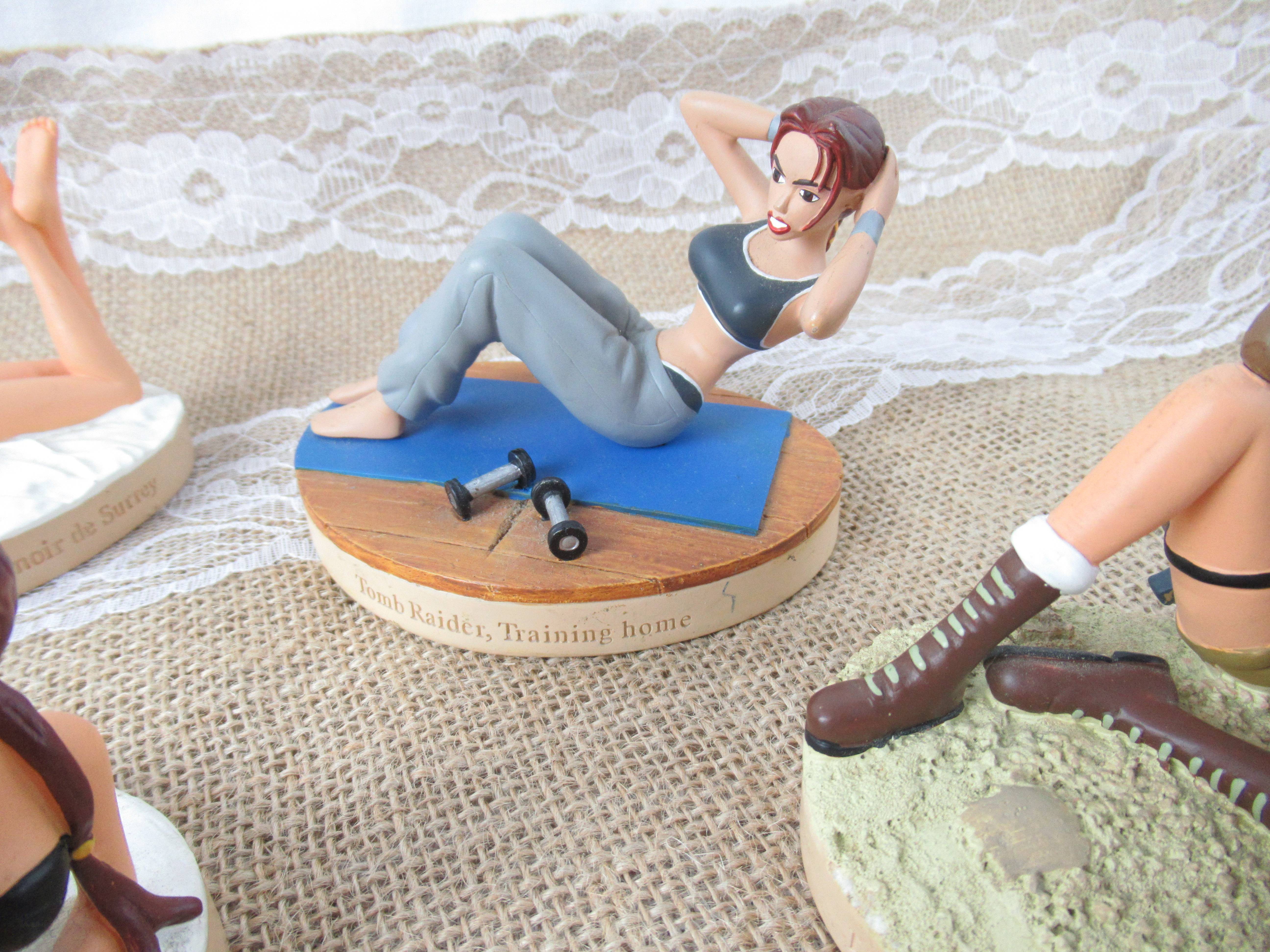 Lot de 8 figurines Lara Croft Tomb Raider Bon état - Vue 7 - 