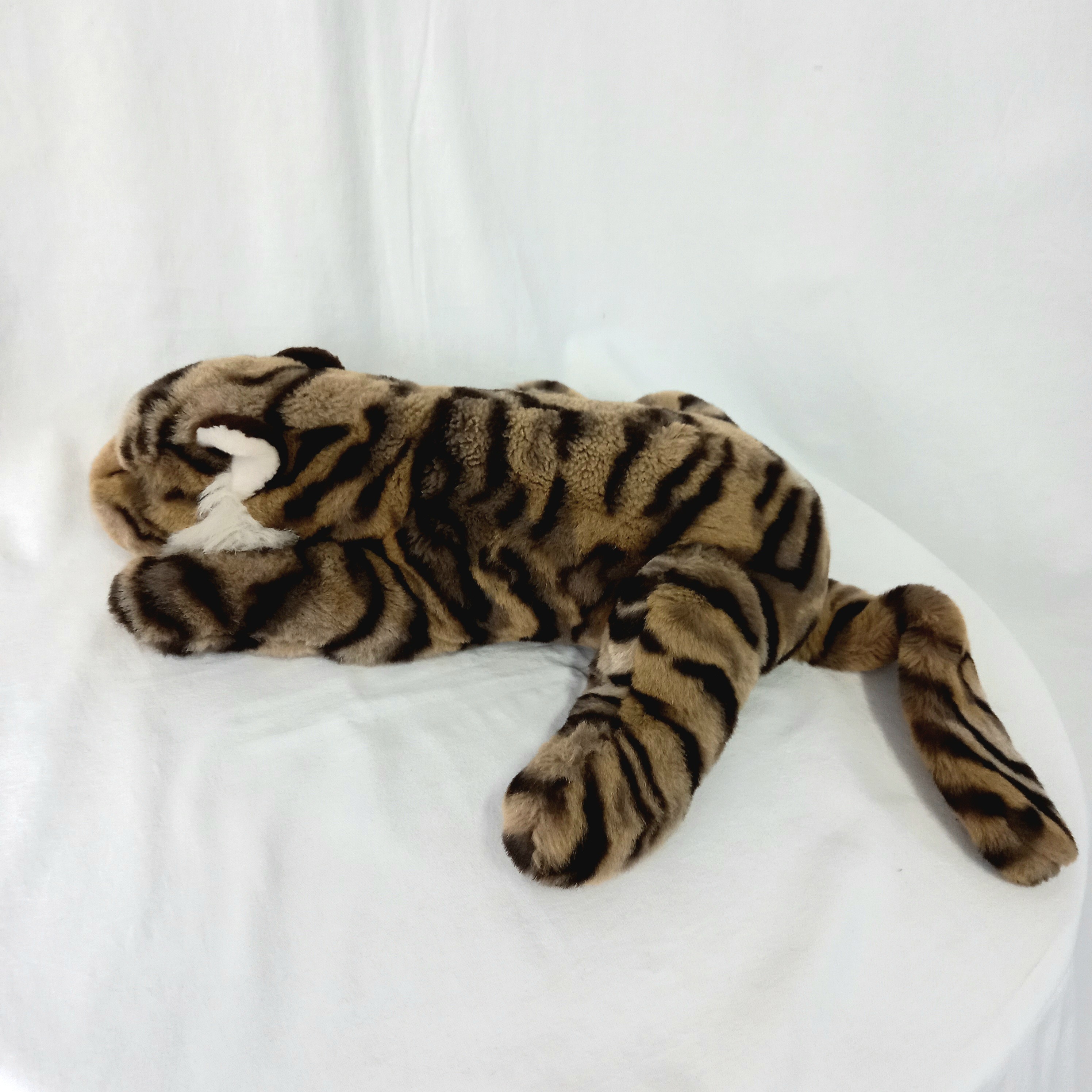 Voir photo 8 de La pelucherie Paris Tigre La pelucherie Paris Tigre Bon état - Vue 8 -