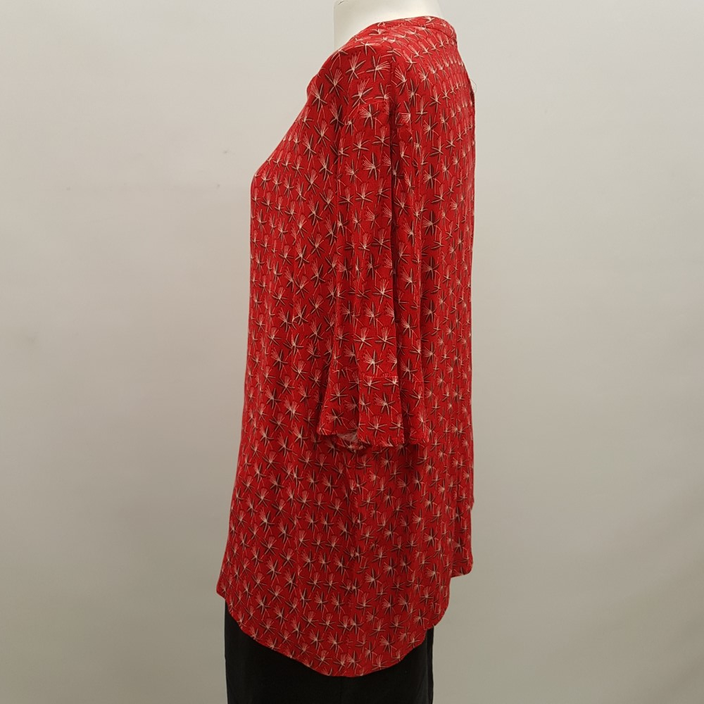 Top rouge vif à impression de fleurs bordeaux et blanches - MONOPRIX FEMME - Taille 48 - Photo 1