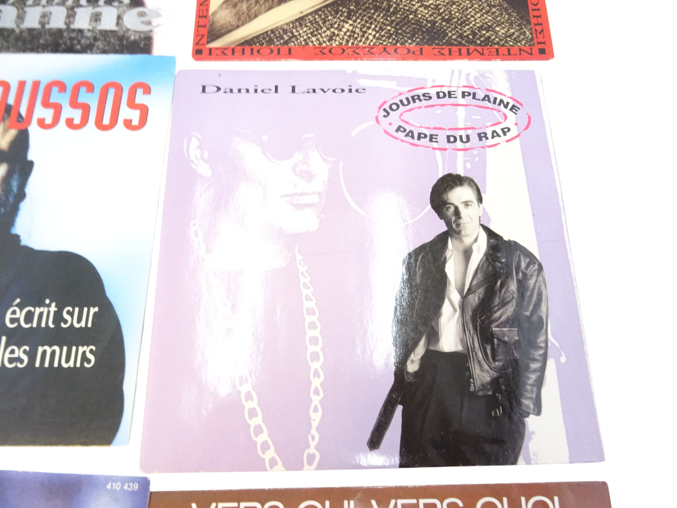 Lot 7 vinyles 45 tours État correct -  reconditionné disponible sur Label Emmaüs