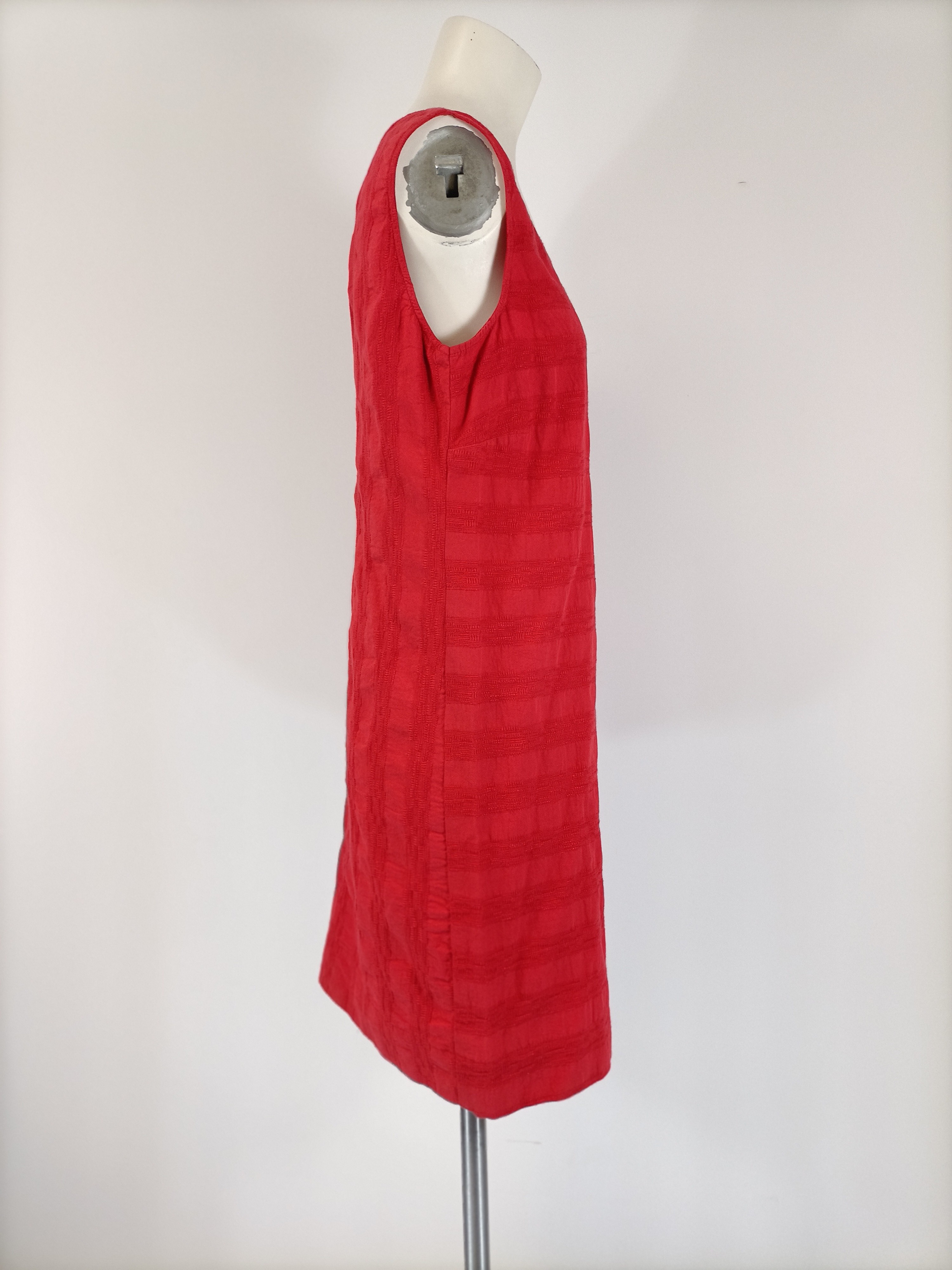 Robe rouge sans manches coton texturé fermeture dos - Mes sœurs et moi Très bon état - Vue 2 - 