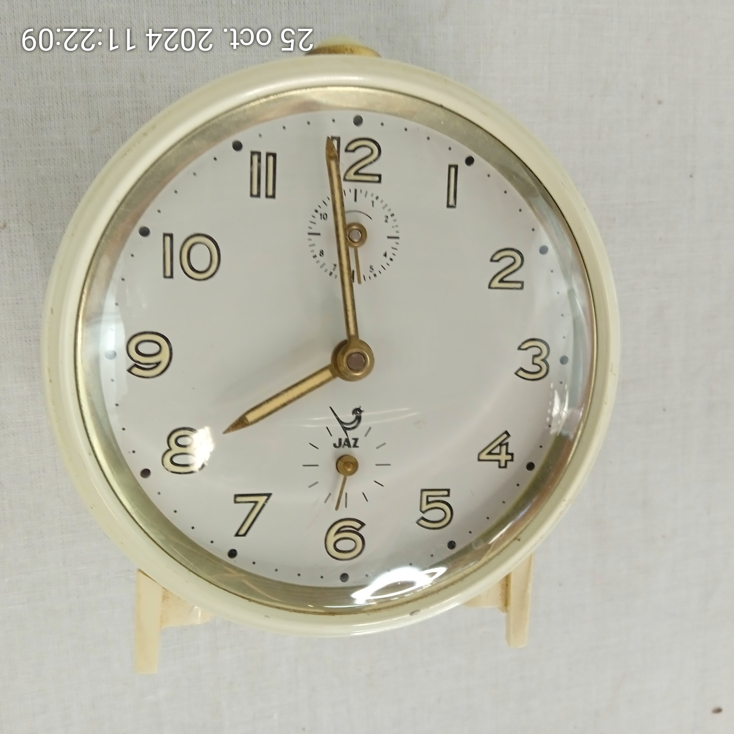 Réveil mécanique beige JAZ années 60 en métal et bakélite - Bon état - Photo 5