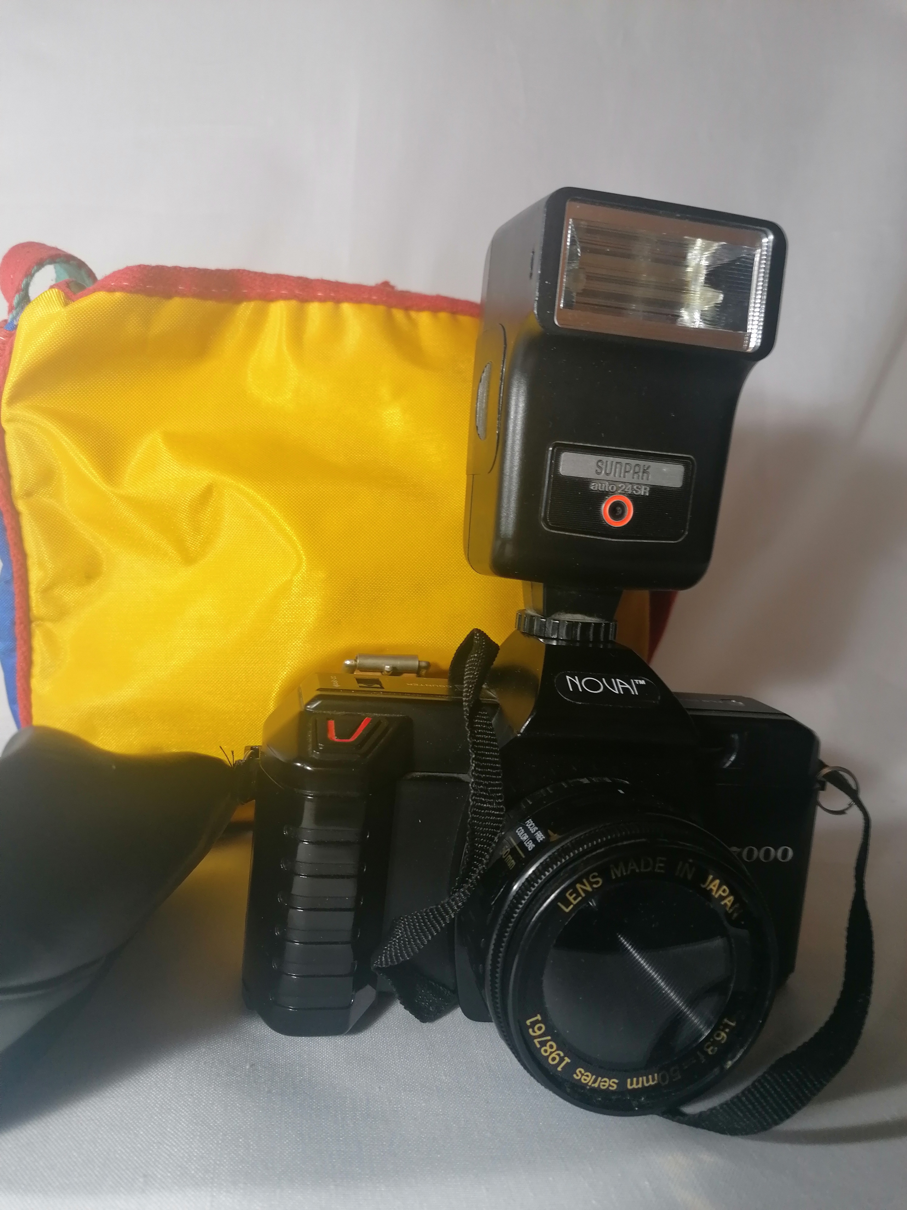 Appareil photo Novai 7000 et Flash Sunpak Très bon état -  reconditionné disponible sur Label Emmaüs