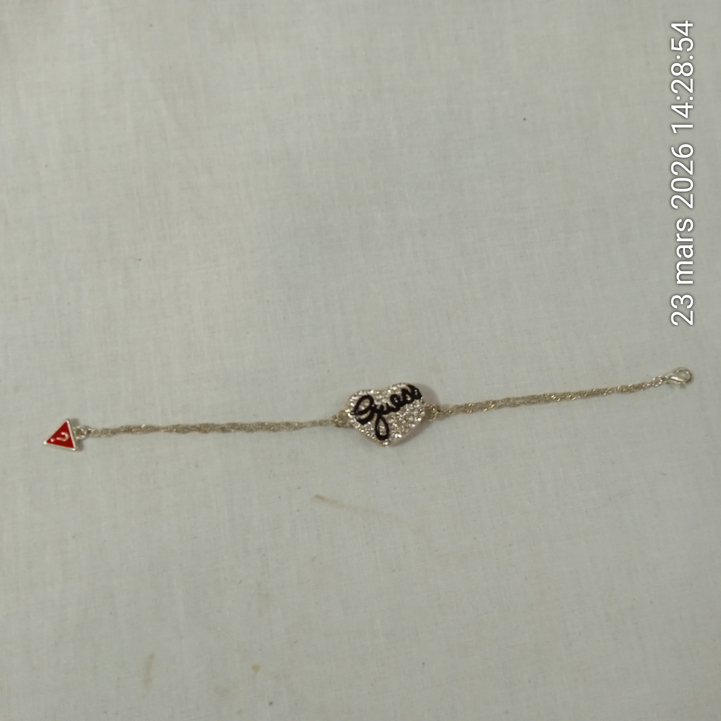 GUESS bracelet argenté avec cœur et strass Très bon état - Vue 2 - 