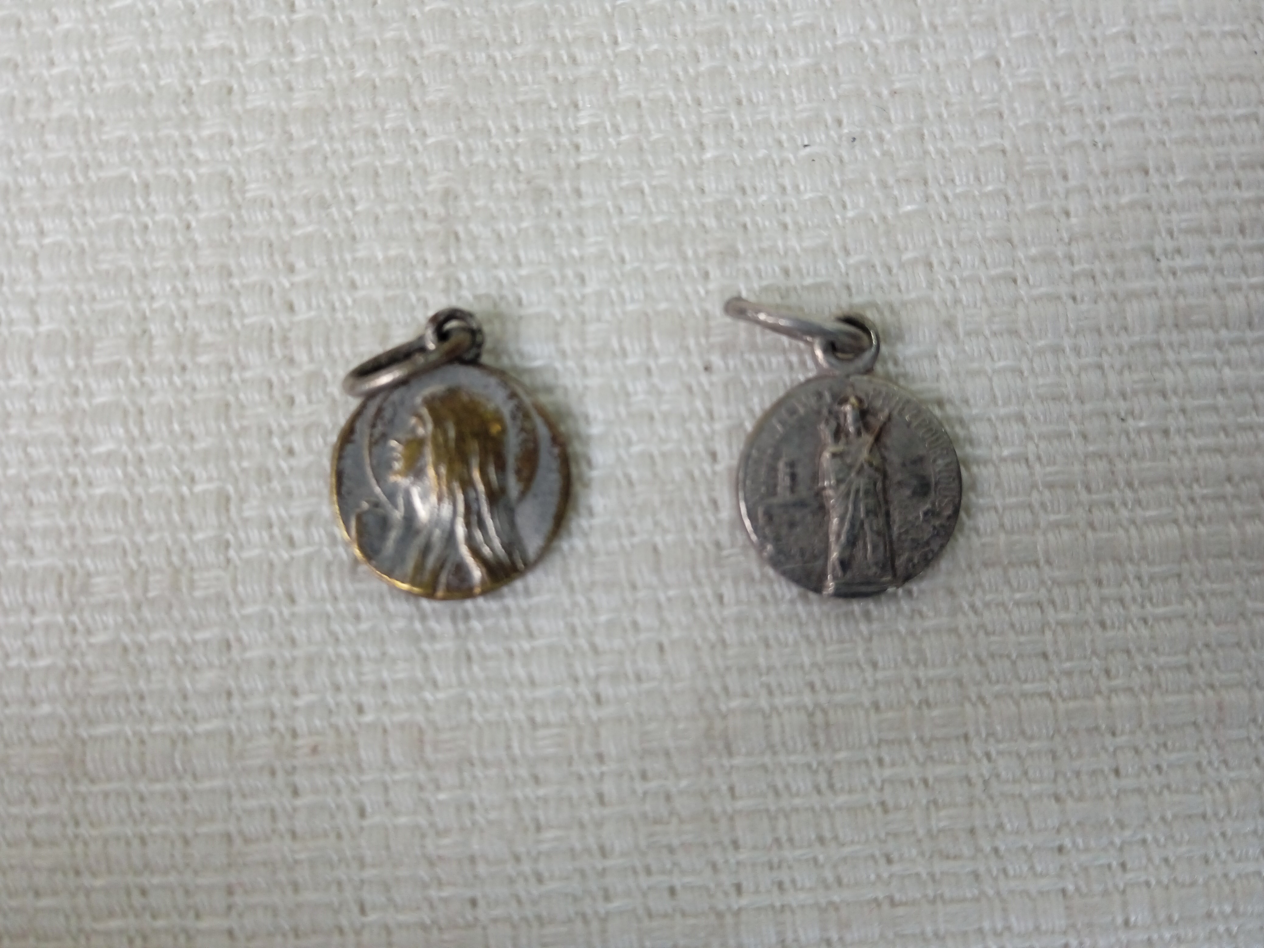 Lot de 12 médaillons religieux dont 2 croix - Photo 16