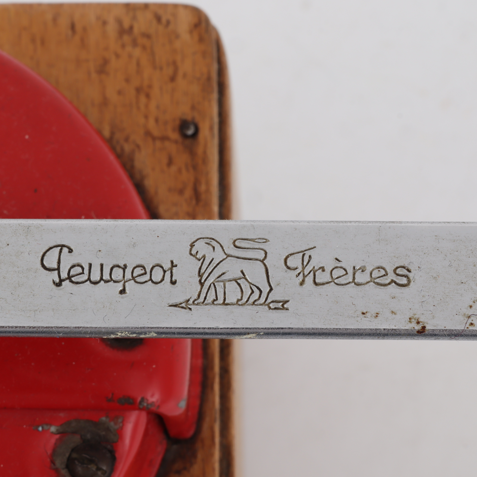 Moulin à café vintage Peugeot Frères - rouge - Photo 1