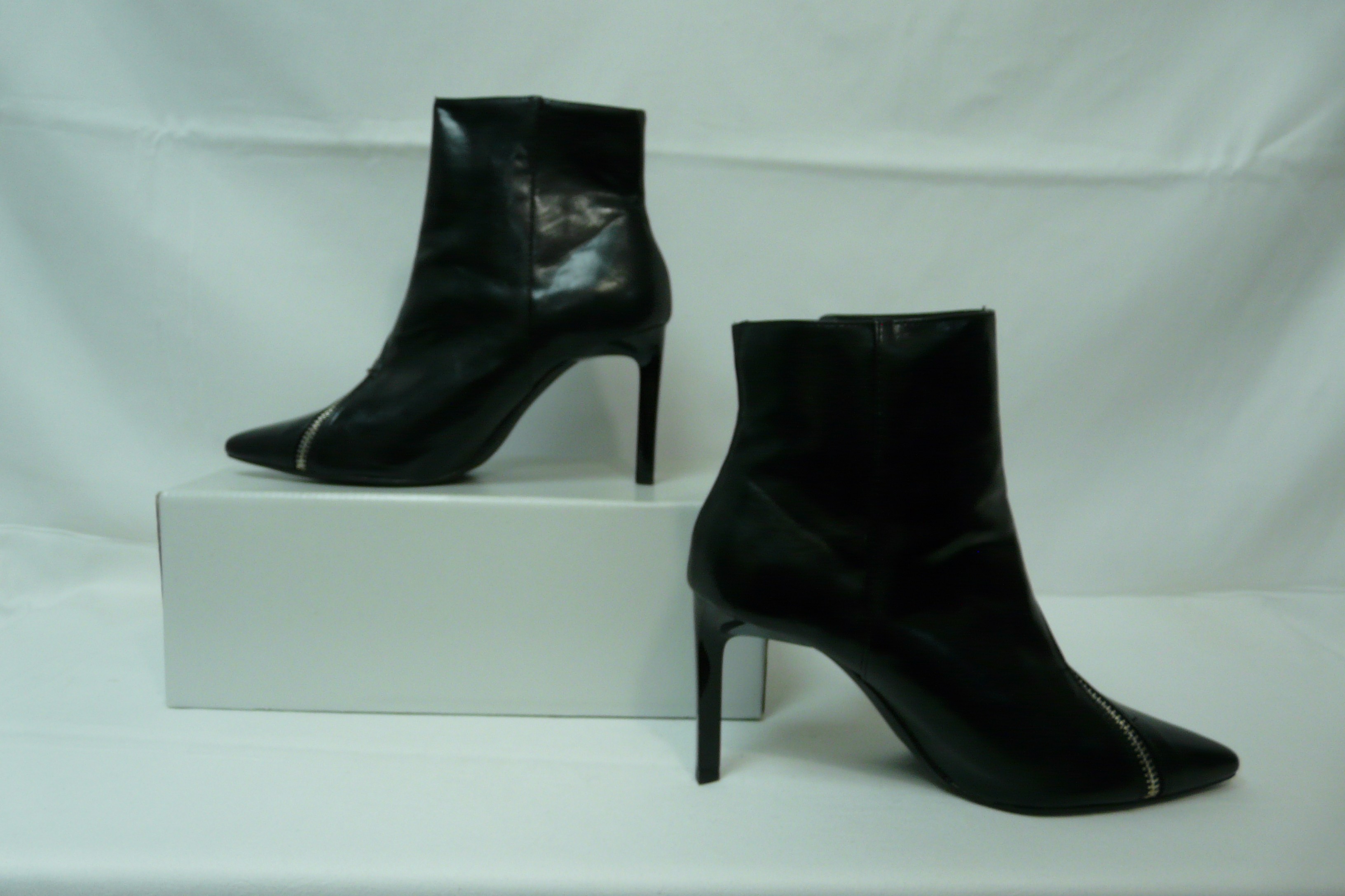 C84 - Bottines zippées - Bershka - Pointure 38 - Photo 1