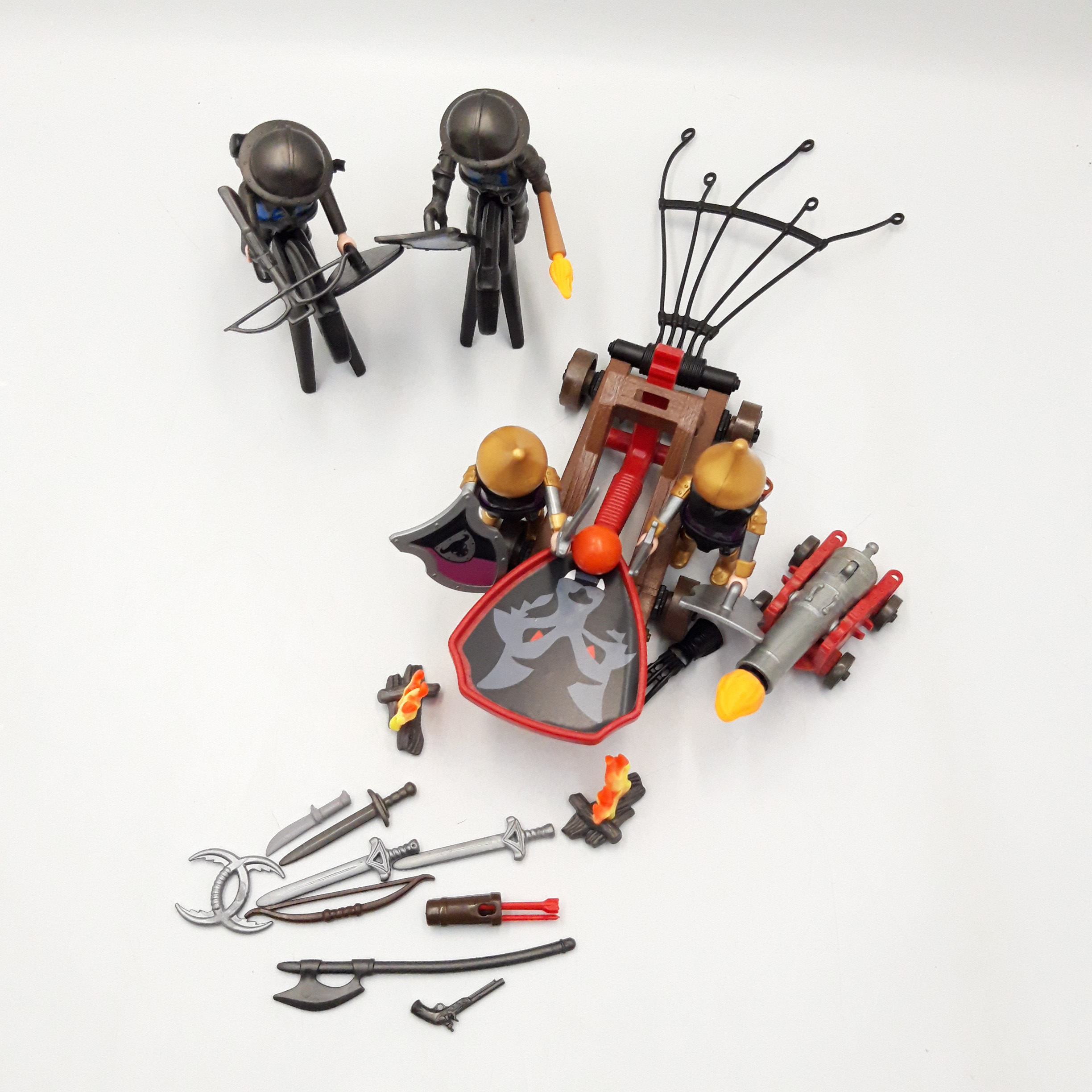 Voir photo 2 de Playmobil 'Duel de chevaliers' + accessoires Playmobil 'Duel de chevaliers' + accessoires Bon état - Vue 2 -