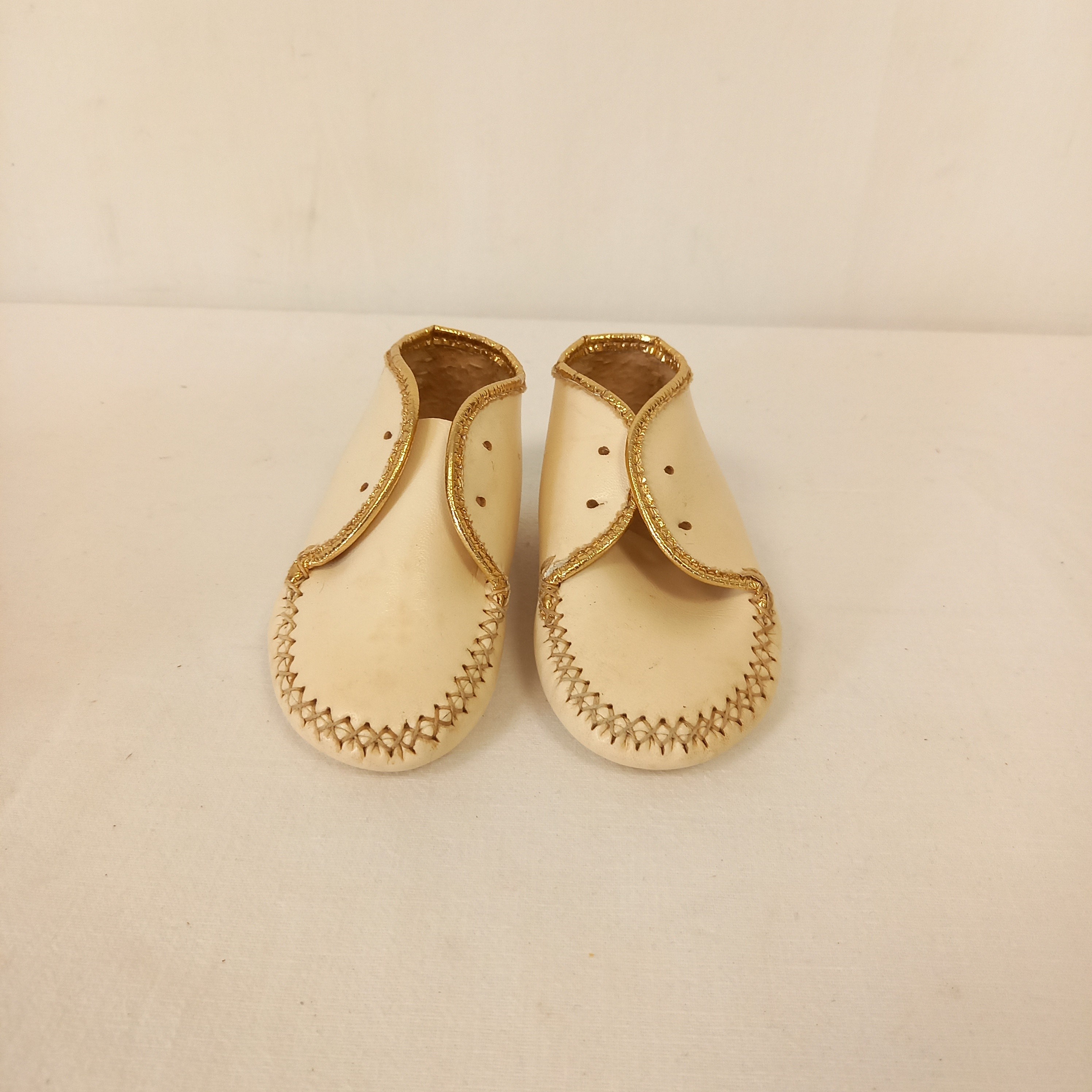 Voir photo 2 de paire de chaussons bébé éléphants anciens flexana N°19 en cuir paire de chaussons bébé éléphants anciens flexana N°19 en cuir - Vue 2 -
