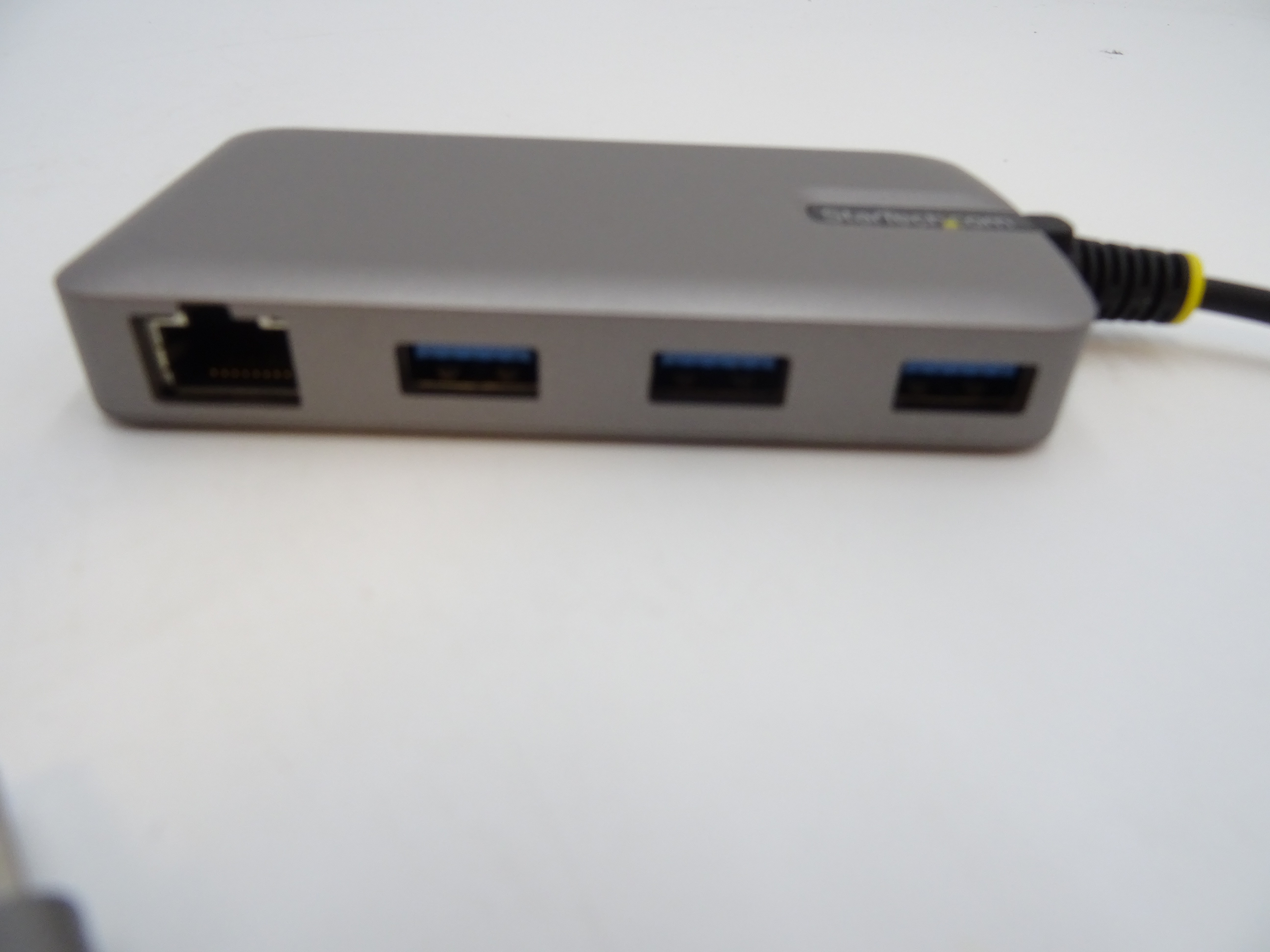 Voir photo 2 de Hub USB 3.2 Gen 1 Hub USB 3.2 Gen 1 Comme neuf - Vue 2 -